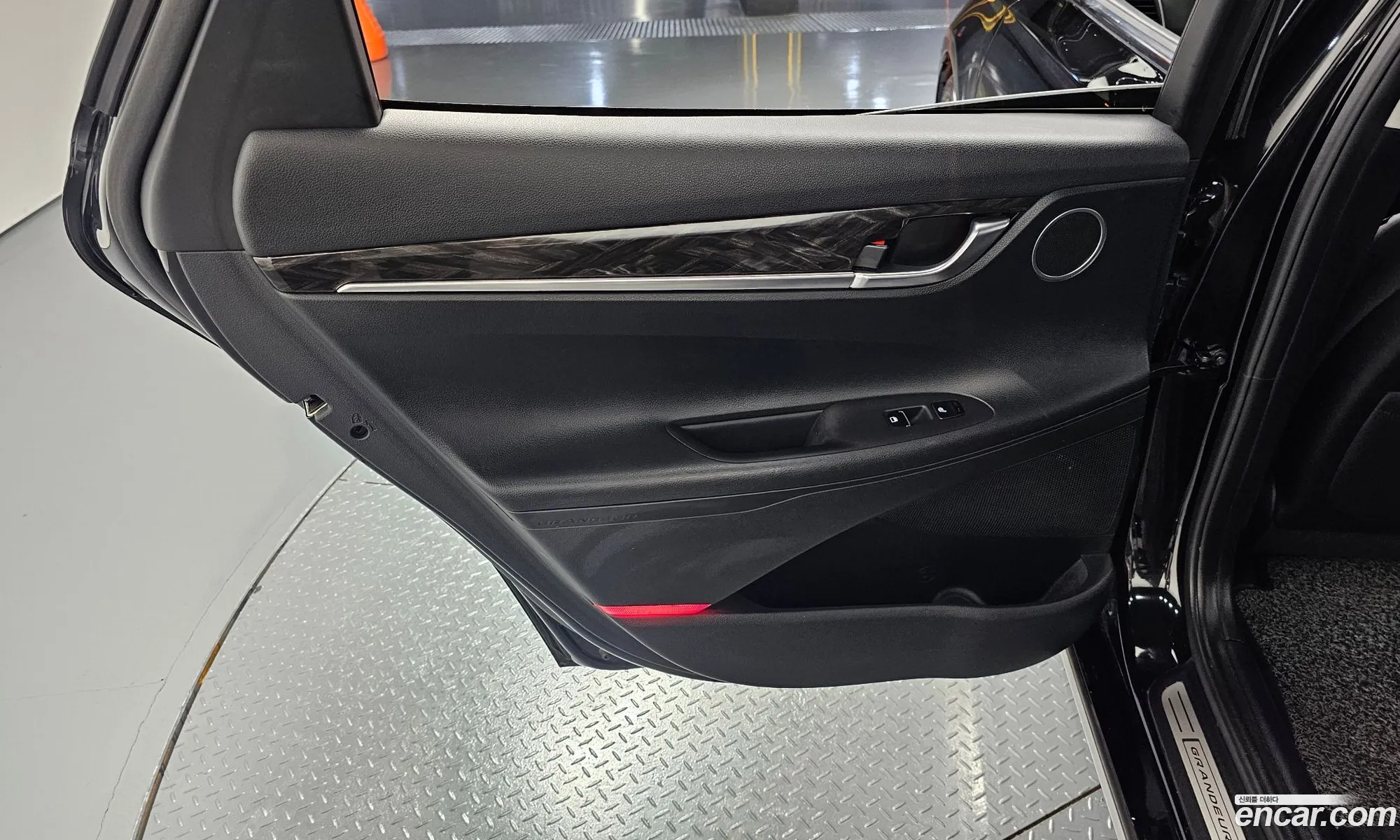 Hyundai Grandeur IG 2018 — 26