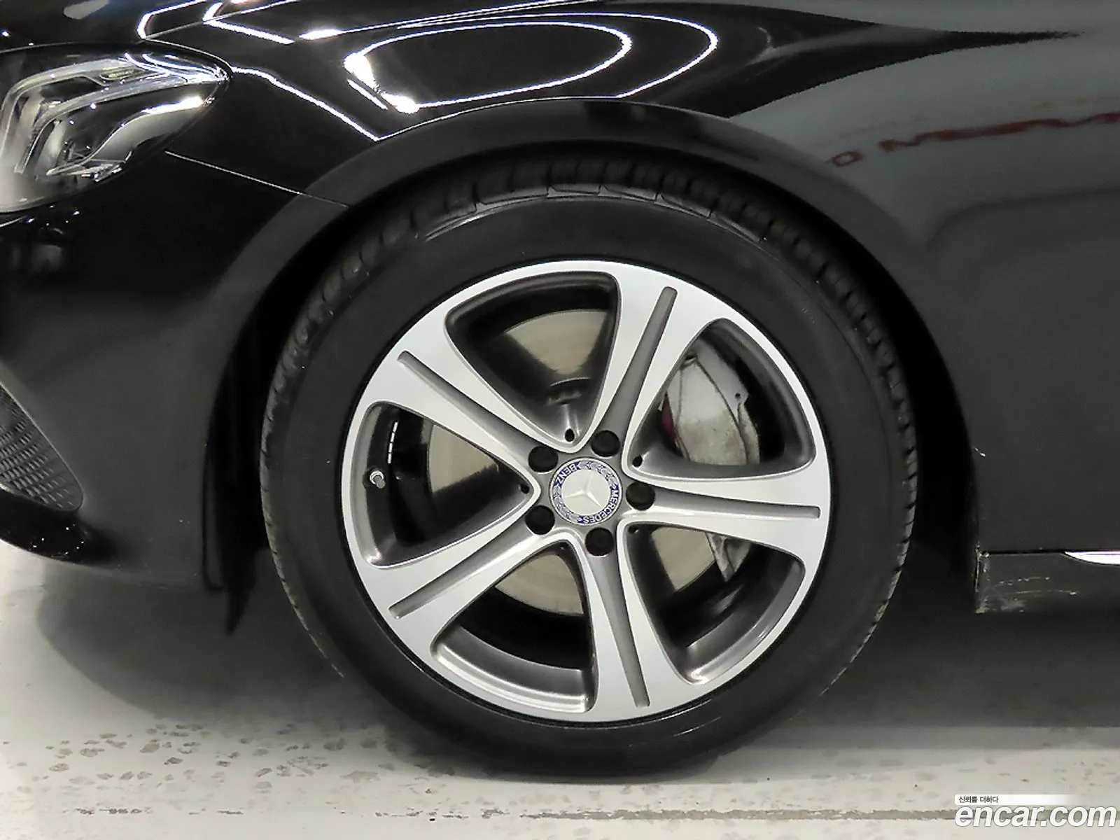 Mercedes-Benz E-Class W213 2016 — 13