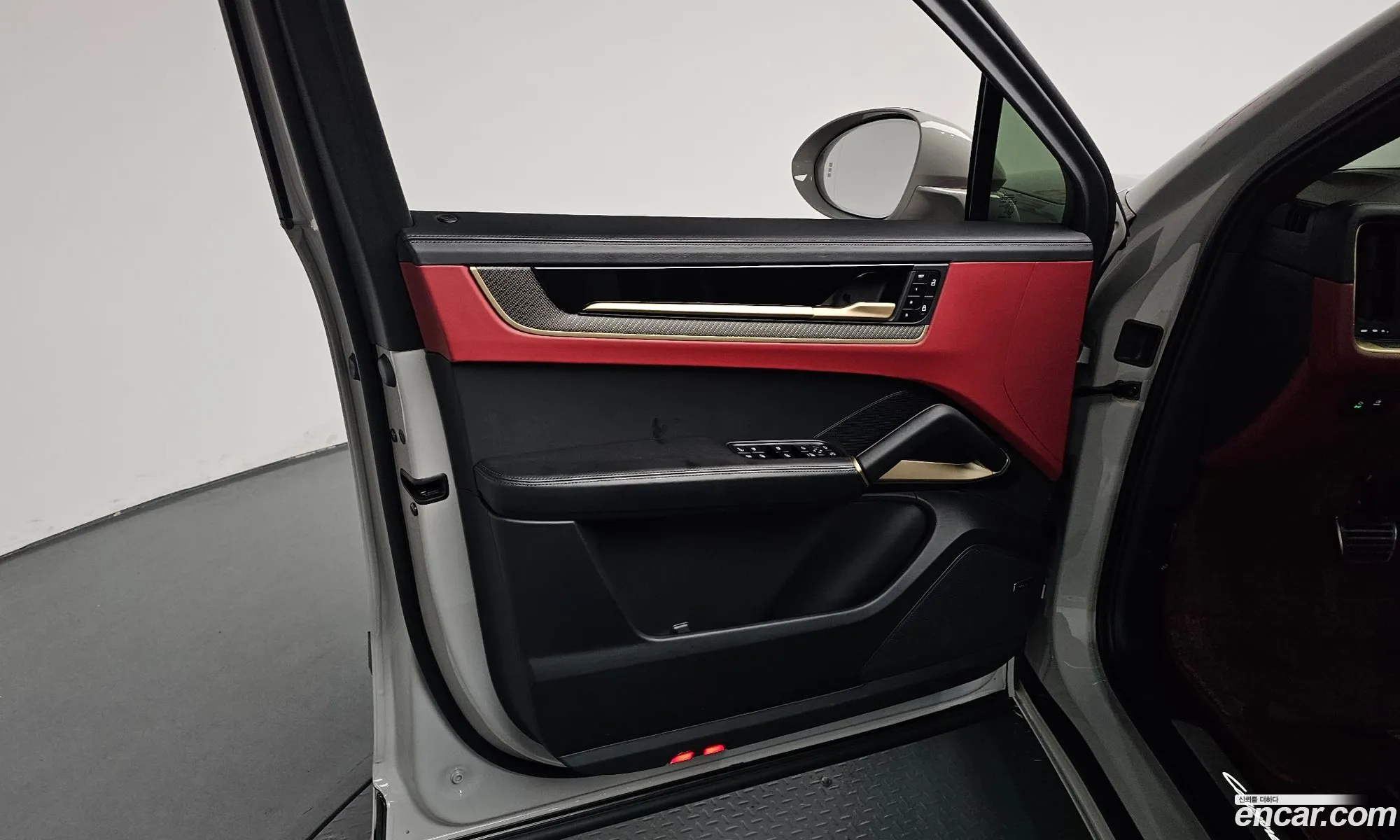 Porsche Cayenne 2025 WP1BN29Y4SDA70058 — 40