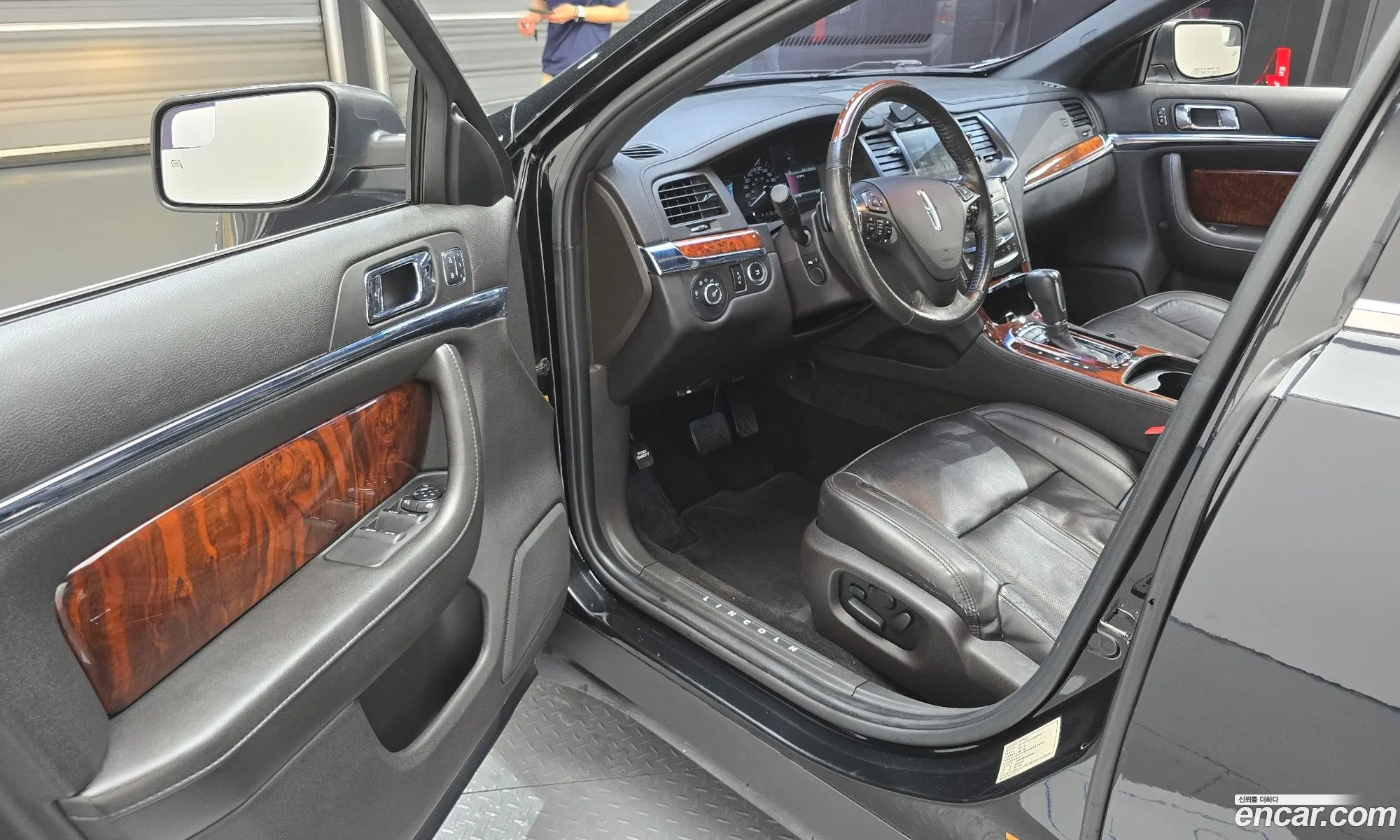Lincoln MKS 2014 1LNHL9DK7EG609056 — 3
