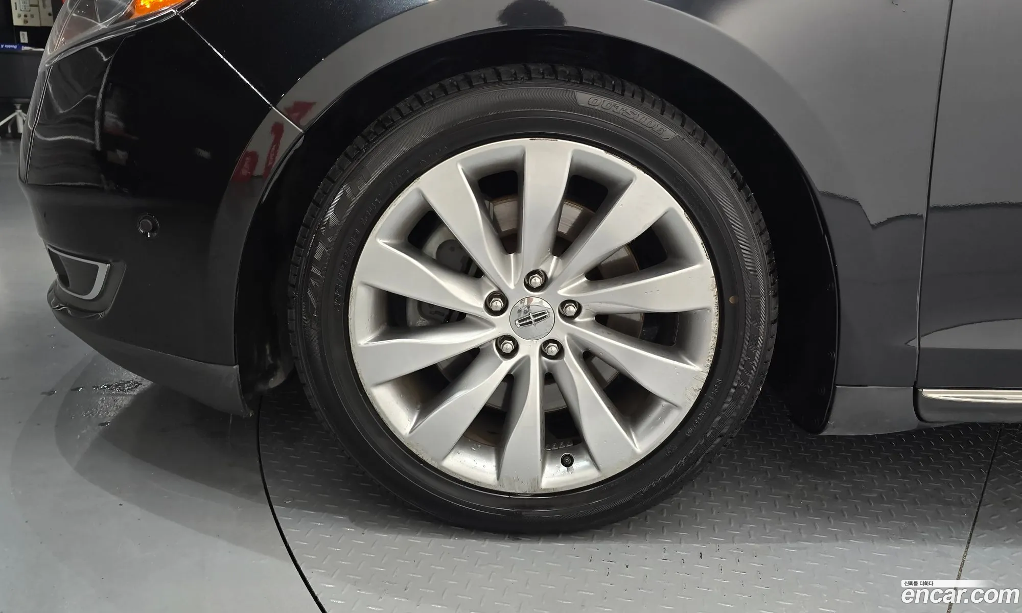 Lincoln MKS 2014 1LNHL9DK7EG609056 — 16