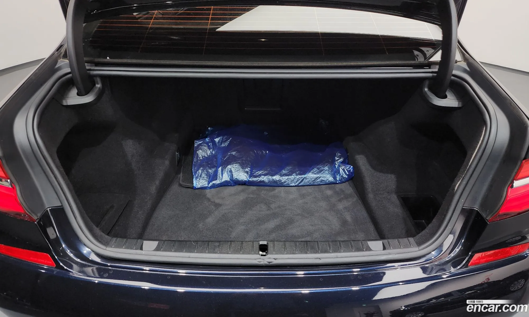 BMW 7 Series 2018 — 17