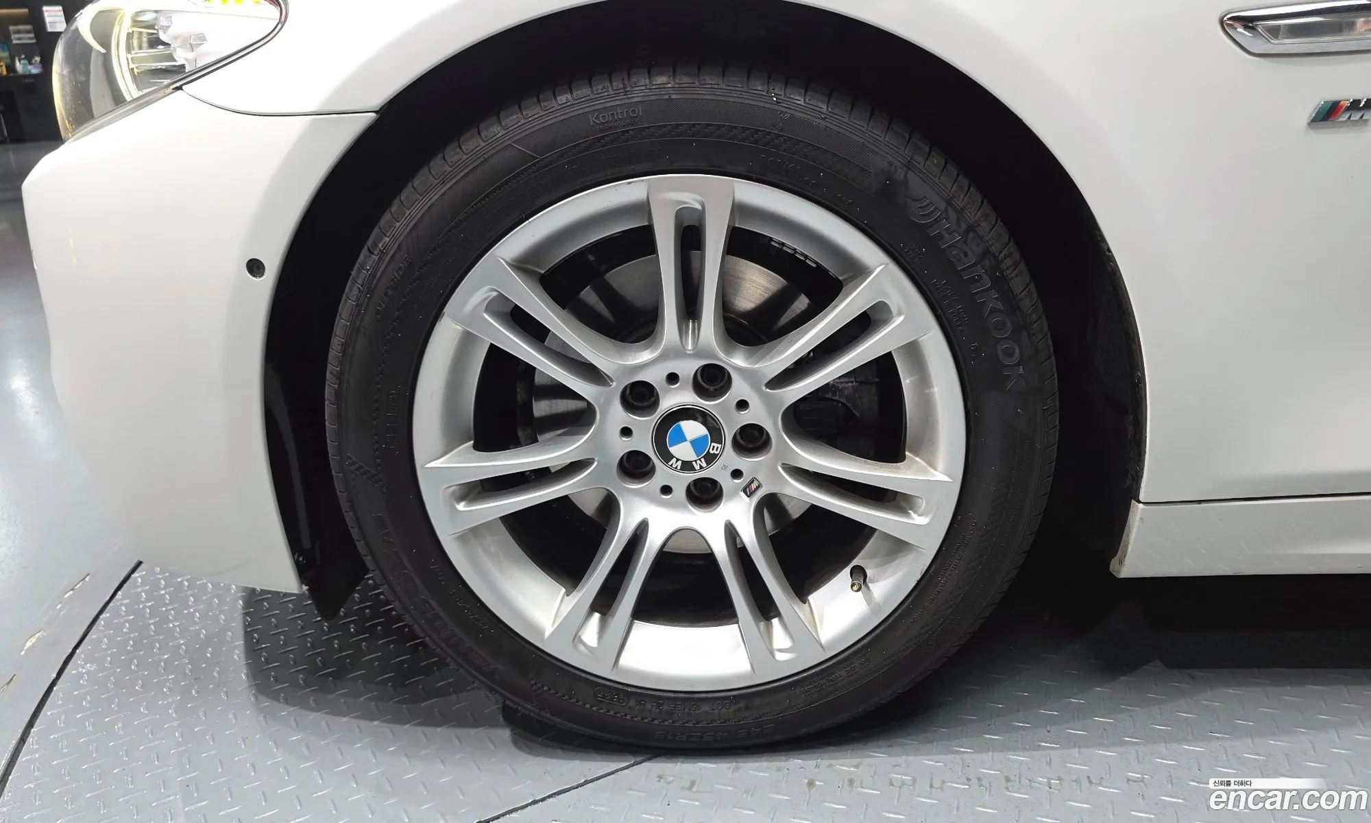 BMW 5 Series 2013 WBAXG3102DDW44587 — 20