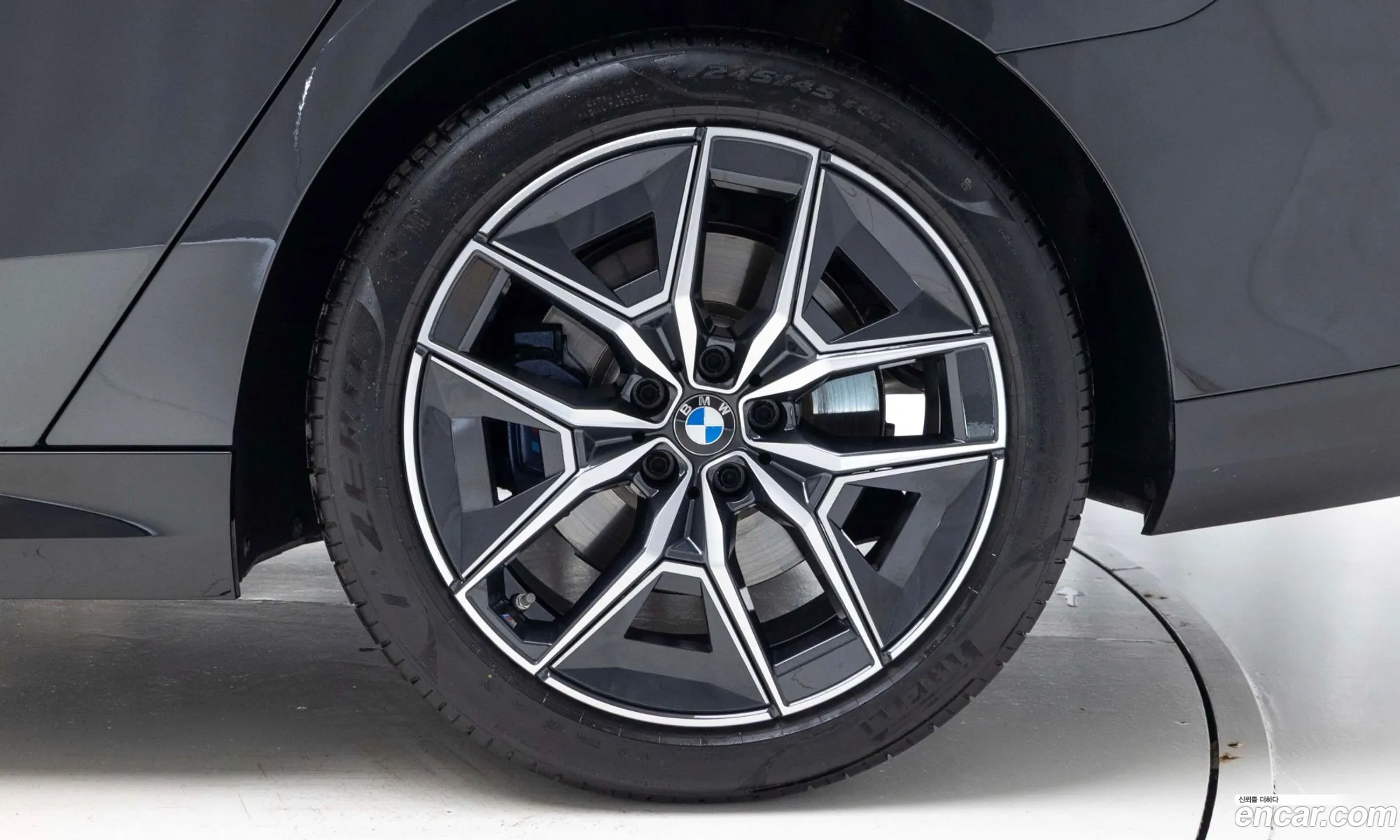 BMW 5 Series 2025 — 16