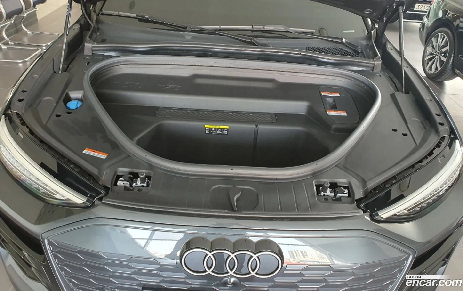 Audi Q6 e-tron 2025 — 12