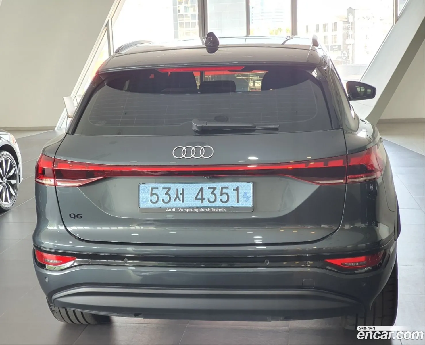 Audi Q6 e-tron 2025 — 8