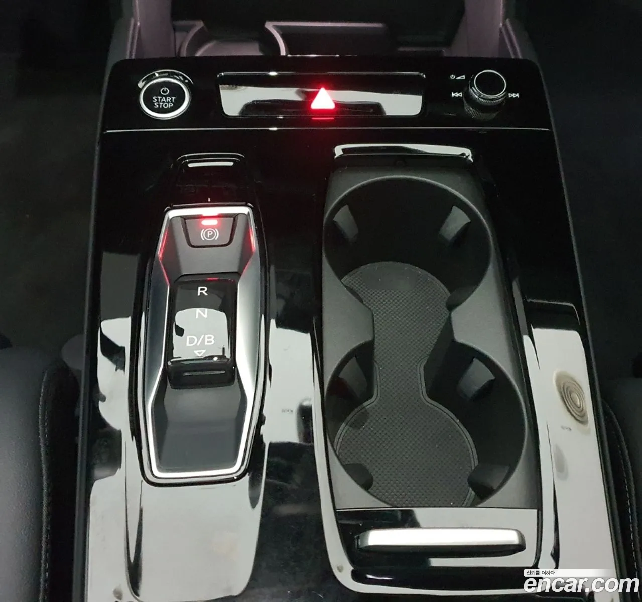 Audi Q6 e-tron 2025 — 6