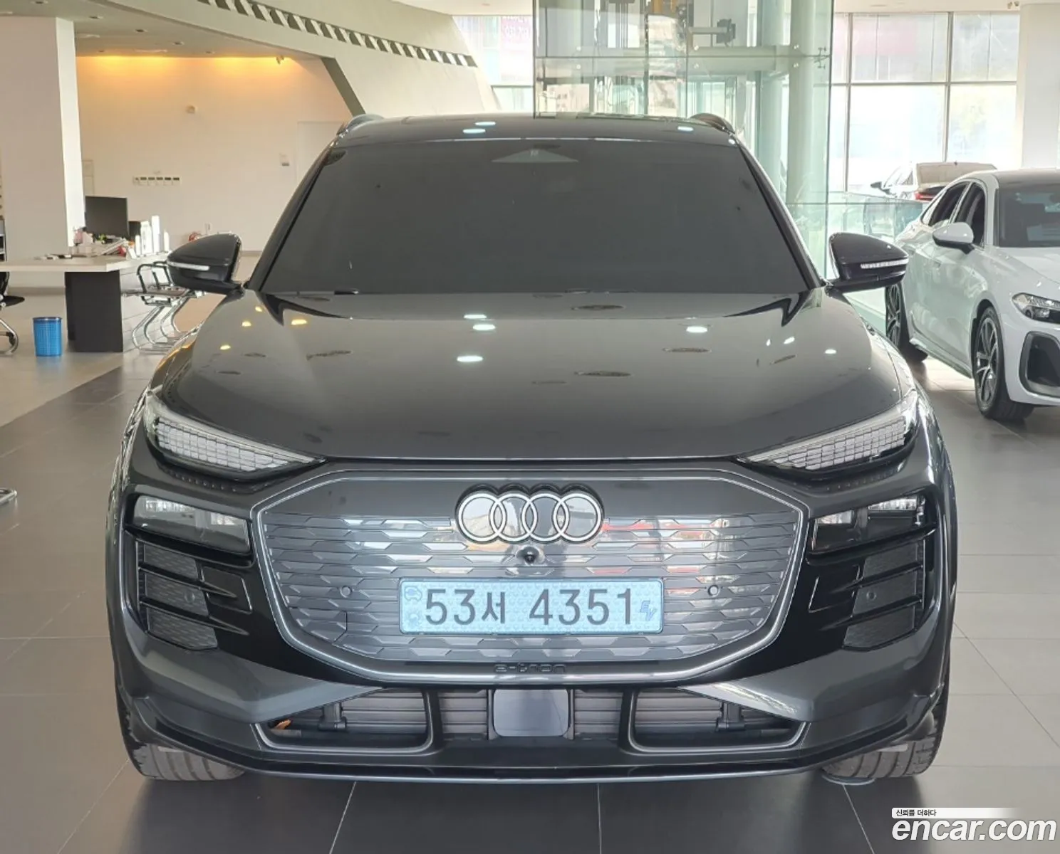 Audi Q6 e-tron 2025 — 2