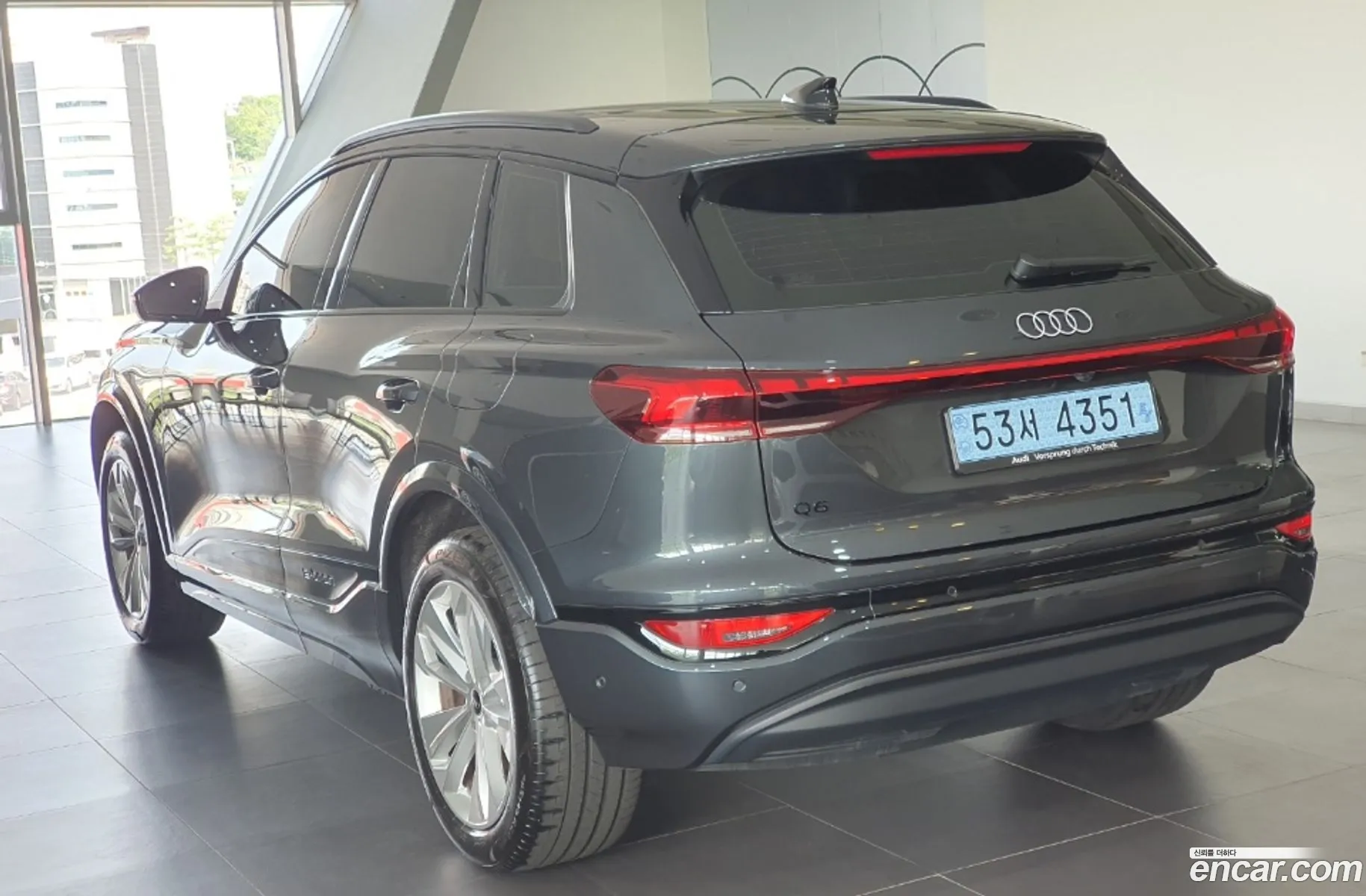 Audi Q6 e-tron 2025 — 5