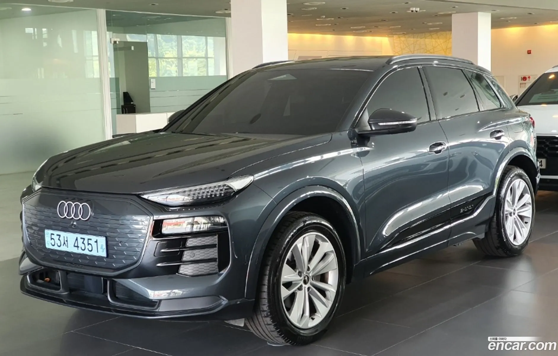 Audi Q6 e-tron 2025 — 10