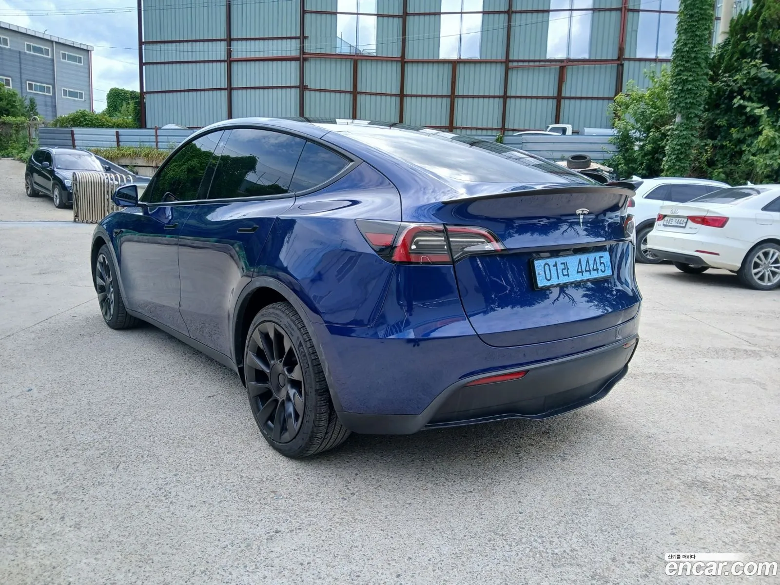 Tesla Model Y 2023 — 12