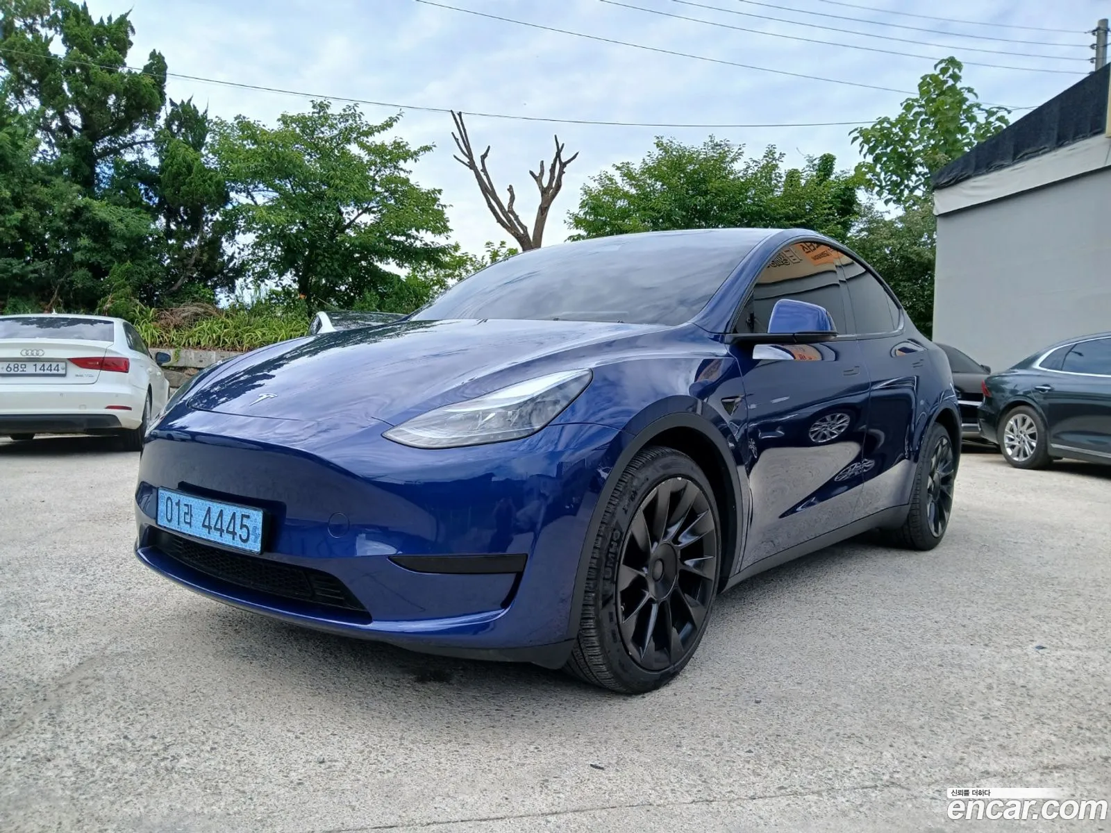 Tesla Model Y 2023 — 17