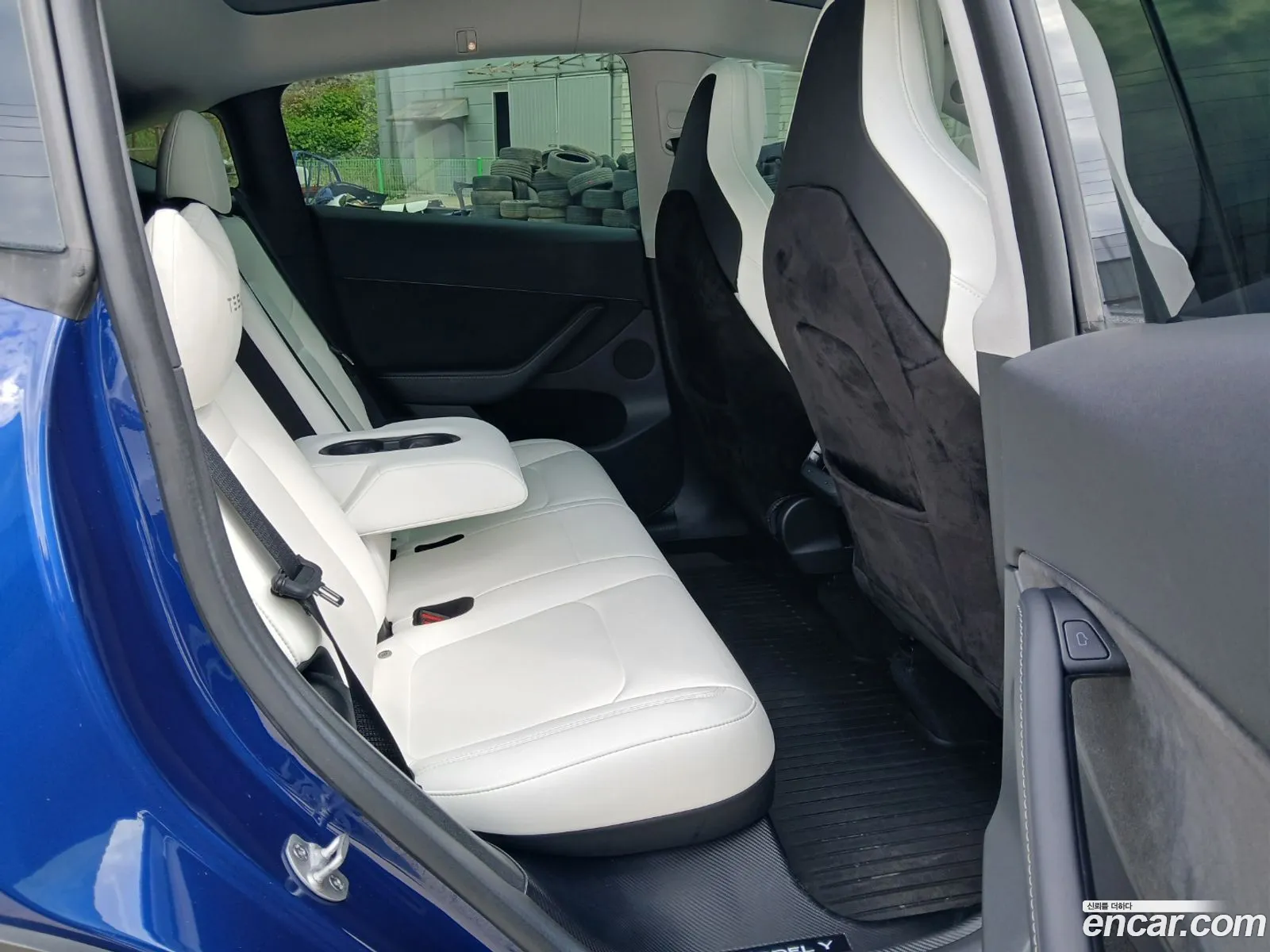 Tesla Model Y 2023 — 15