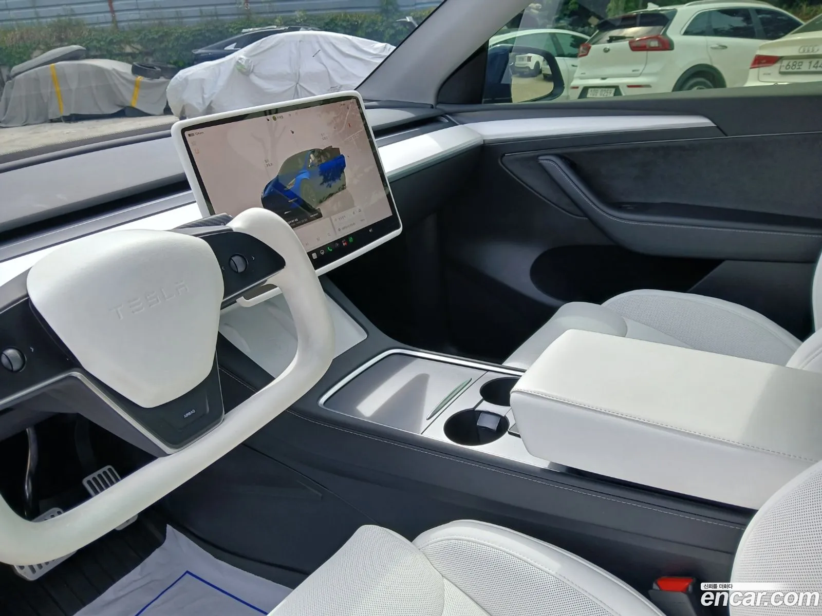 Tesla Model Y 2023 — 16