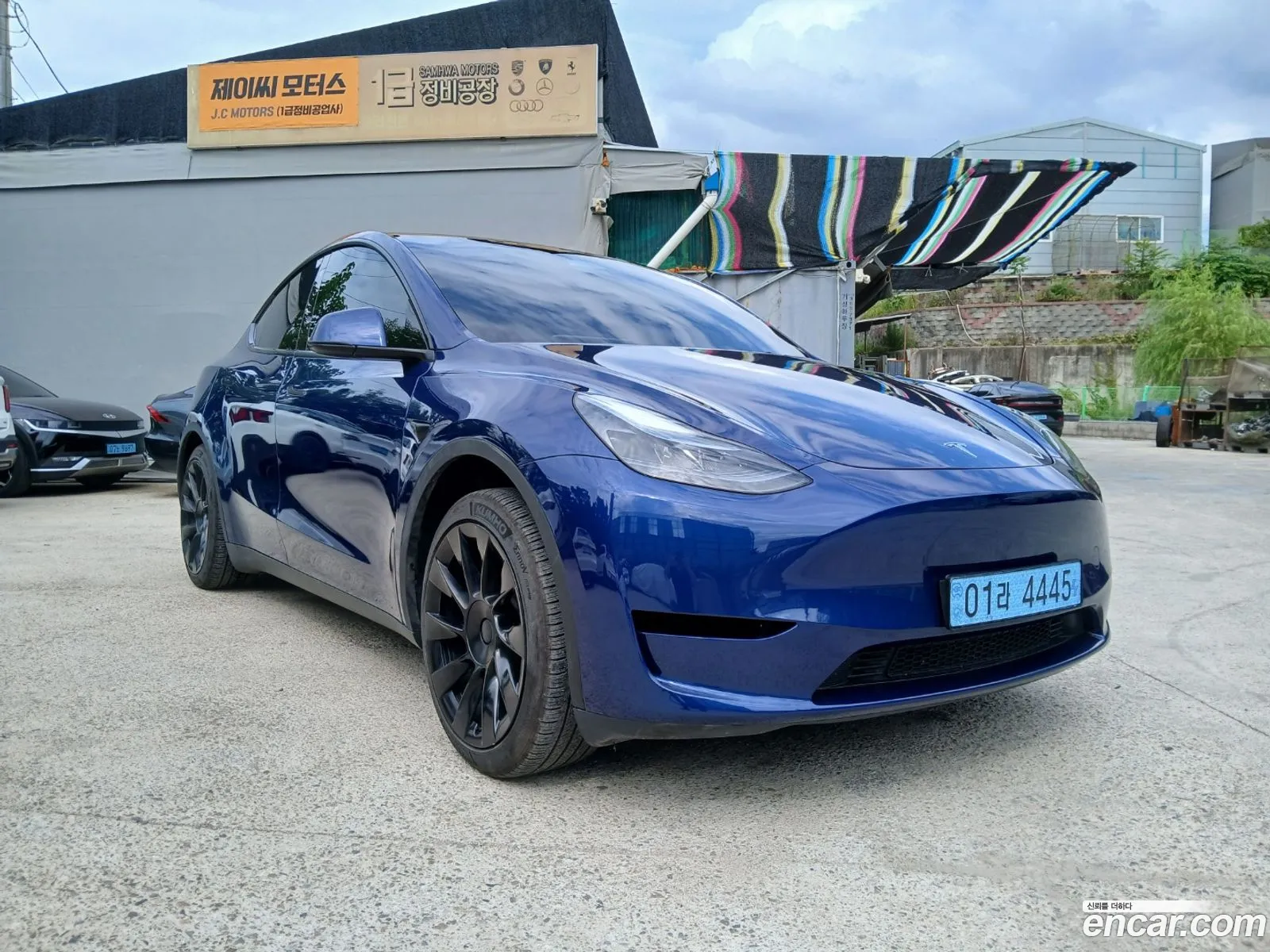 Tesla Model Y 2023 — 18