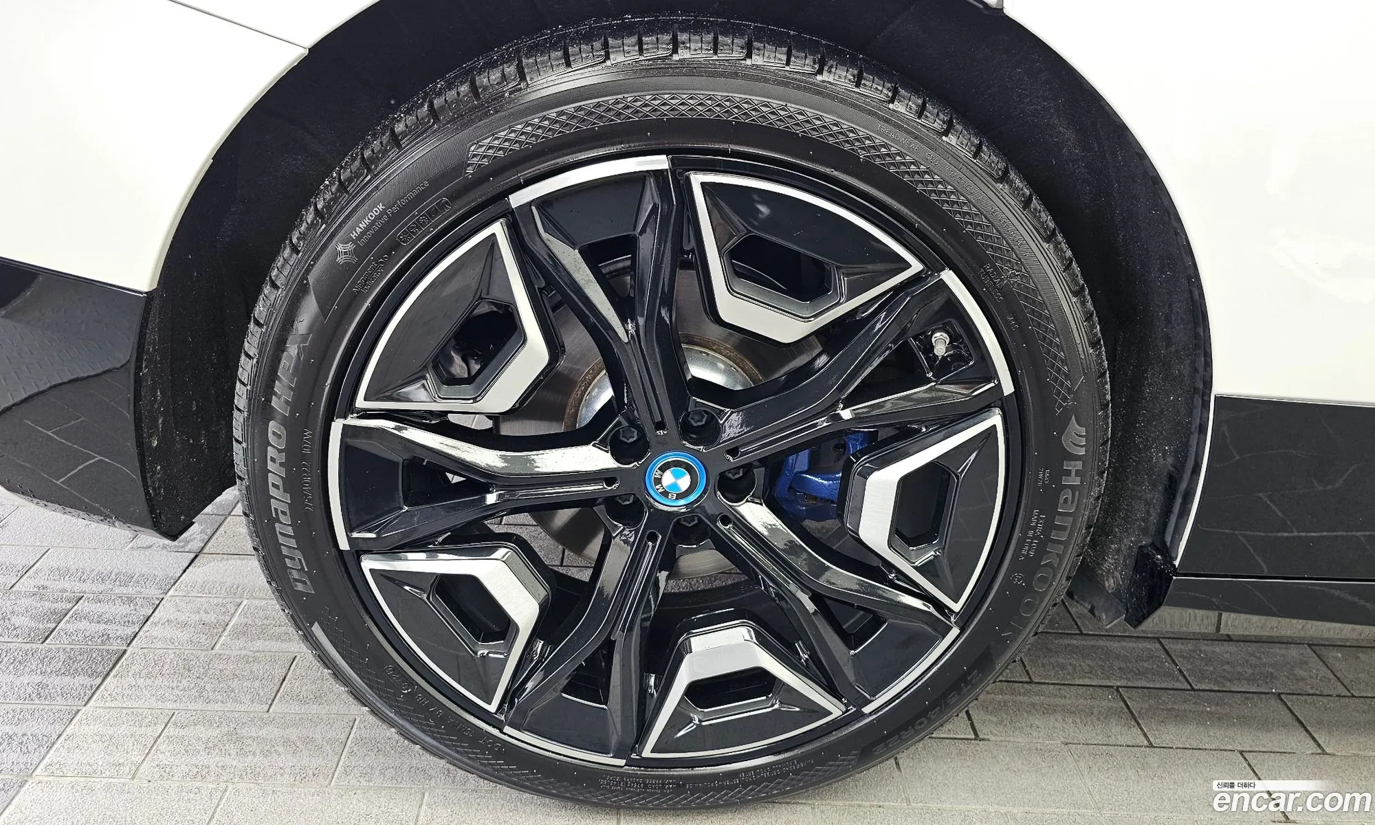 BMW iX 2023 — 28