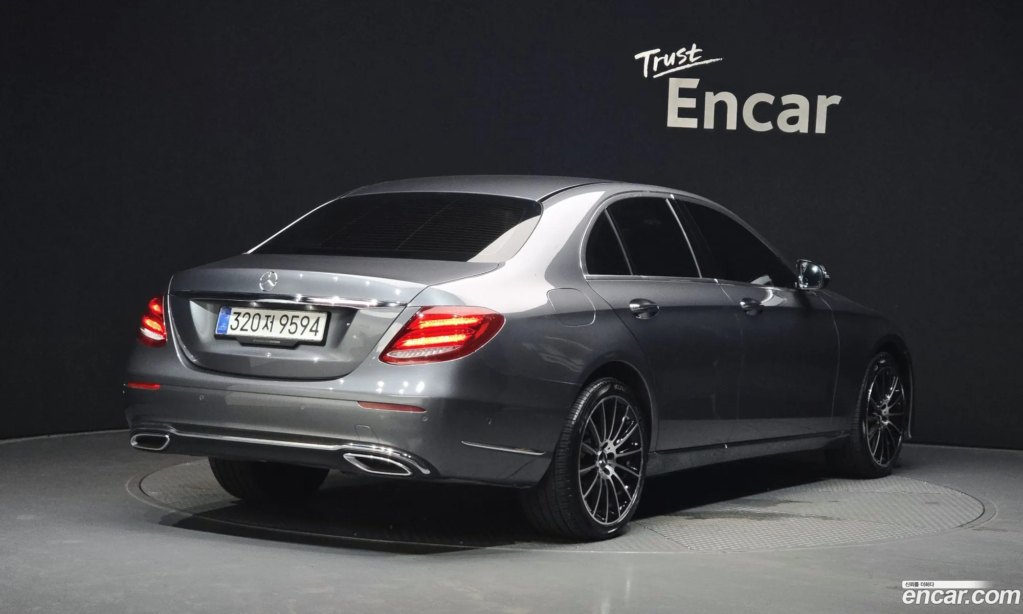 Mercedes-Benz E-Class W213 2017 — 14