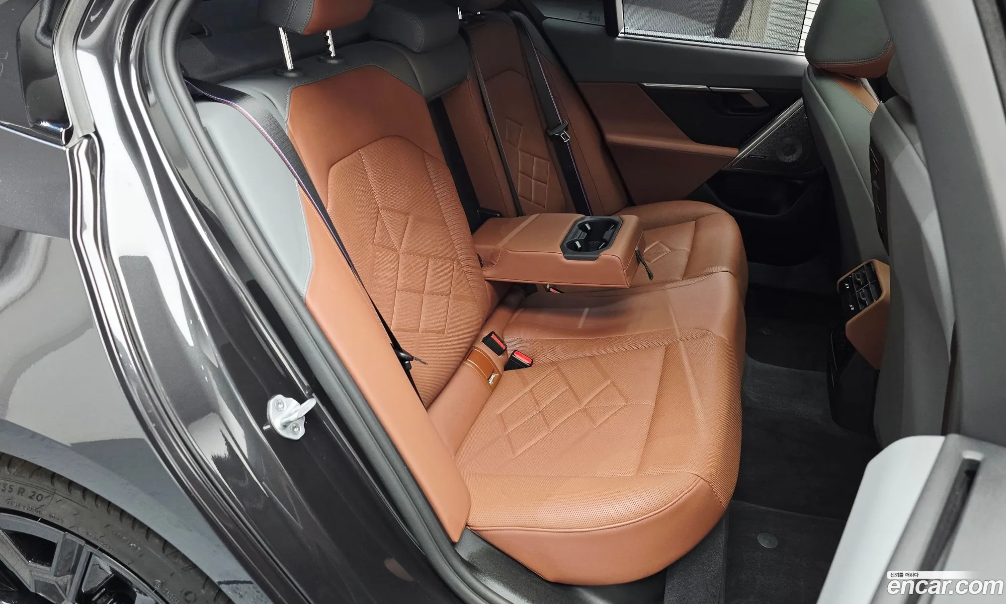 BMW 5 Series 2025 — 17