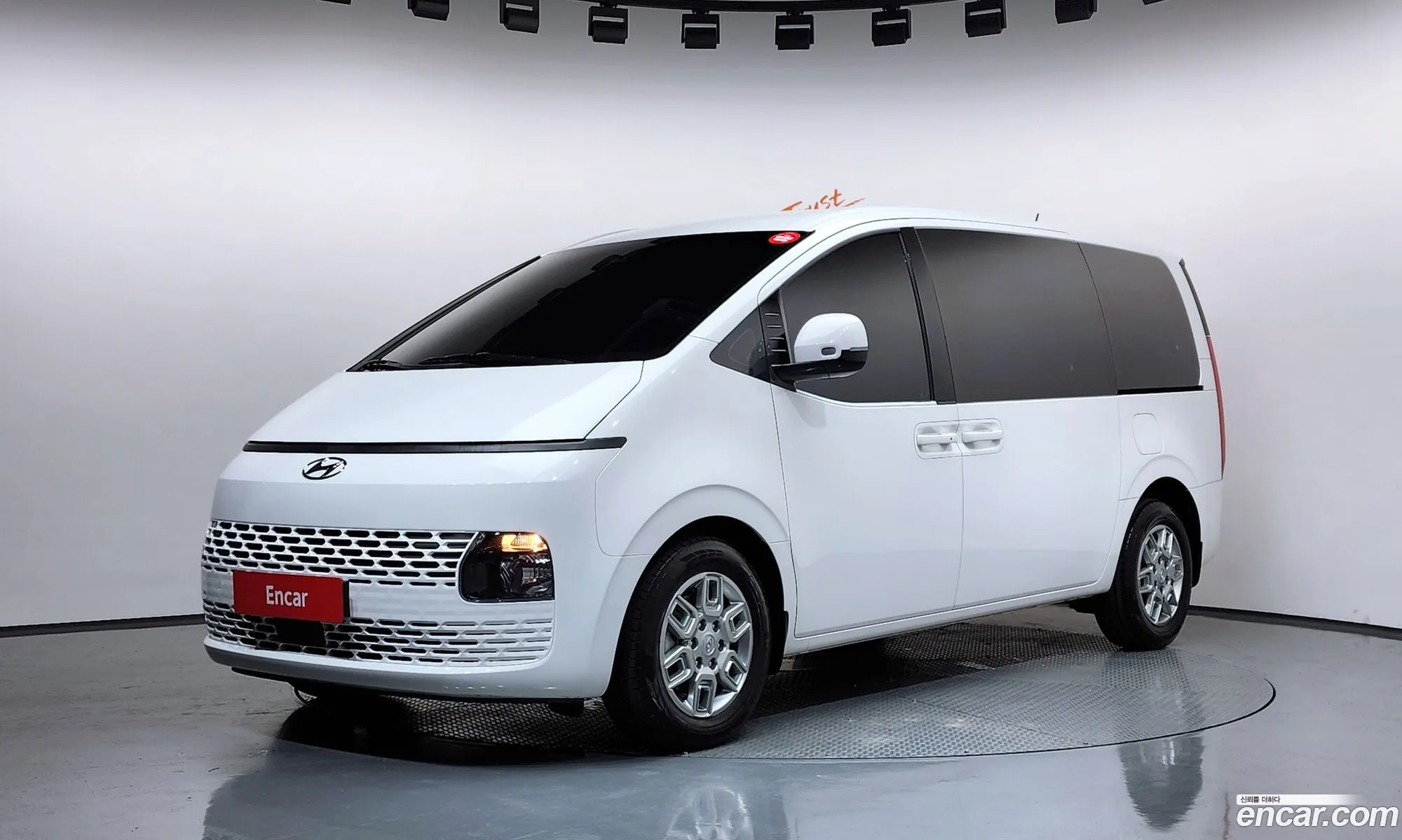 Hyundai Staria 2023 — 10
