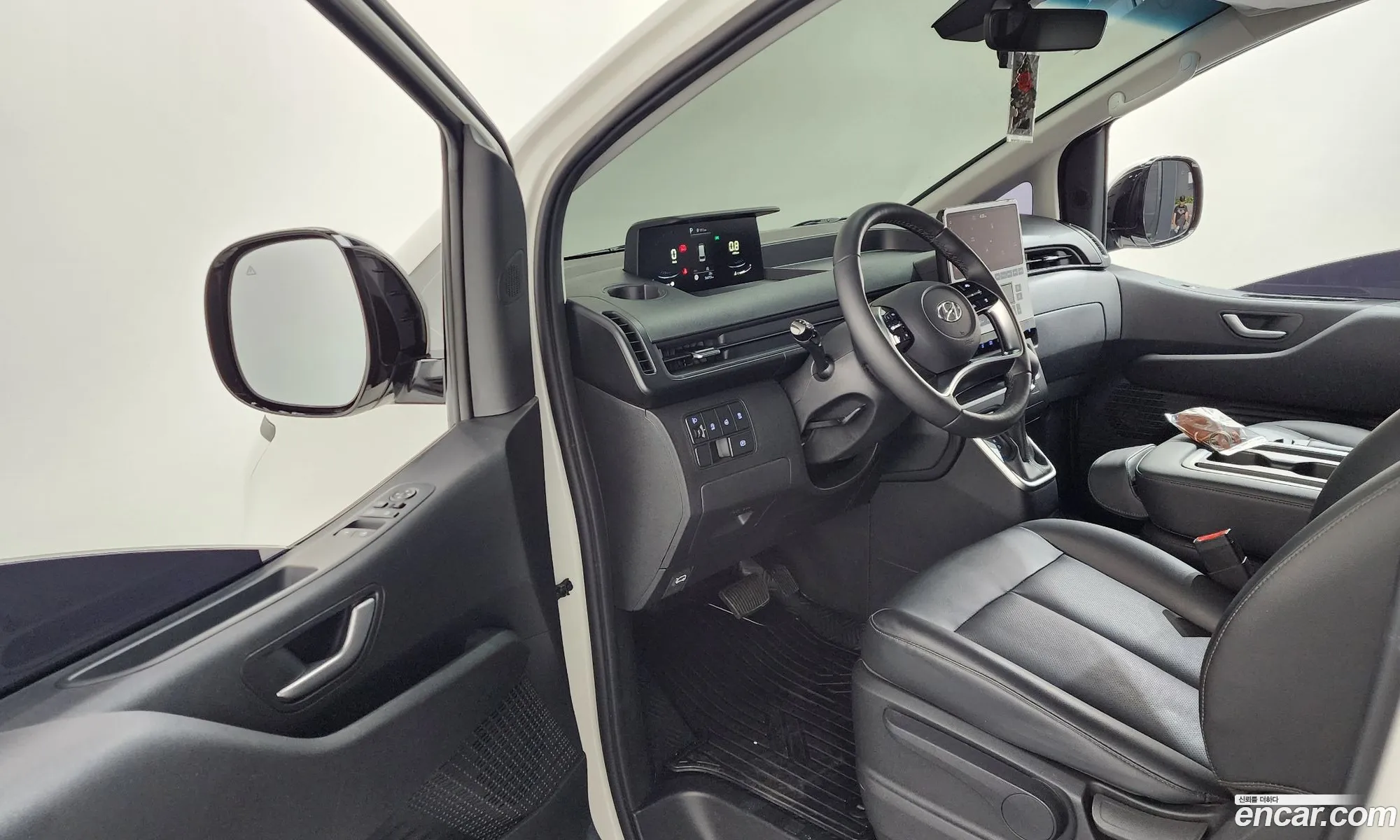 Hyundai Staria 2023 — 22