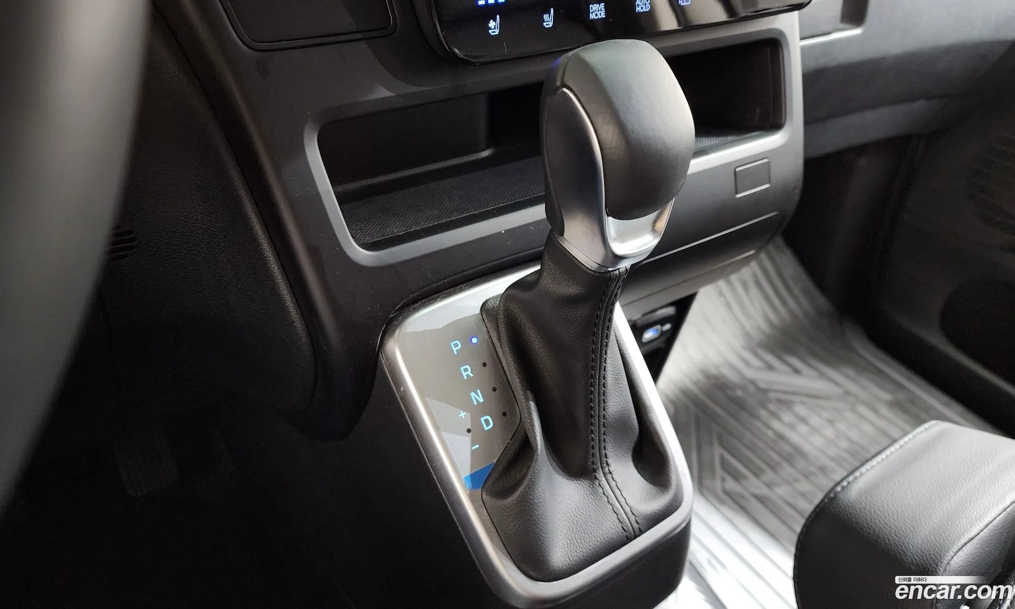 Hyundai Staria 2023 — 24