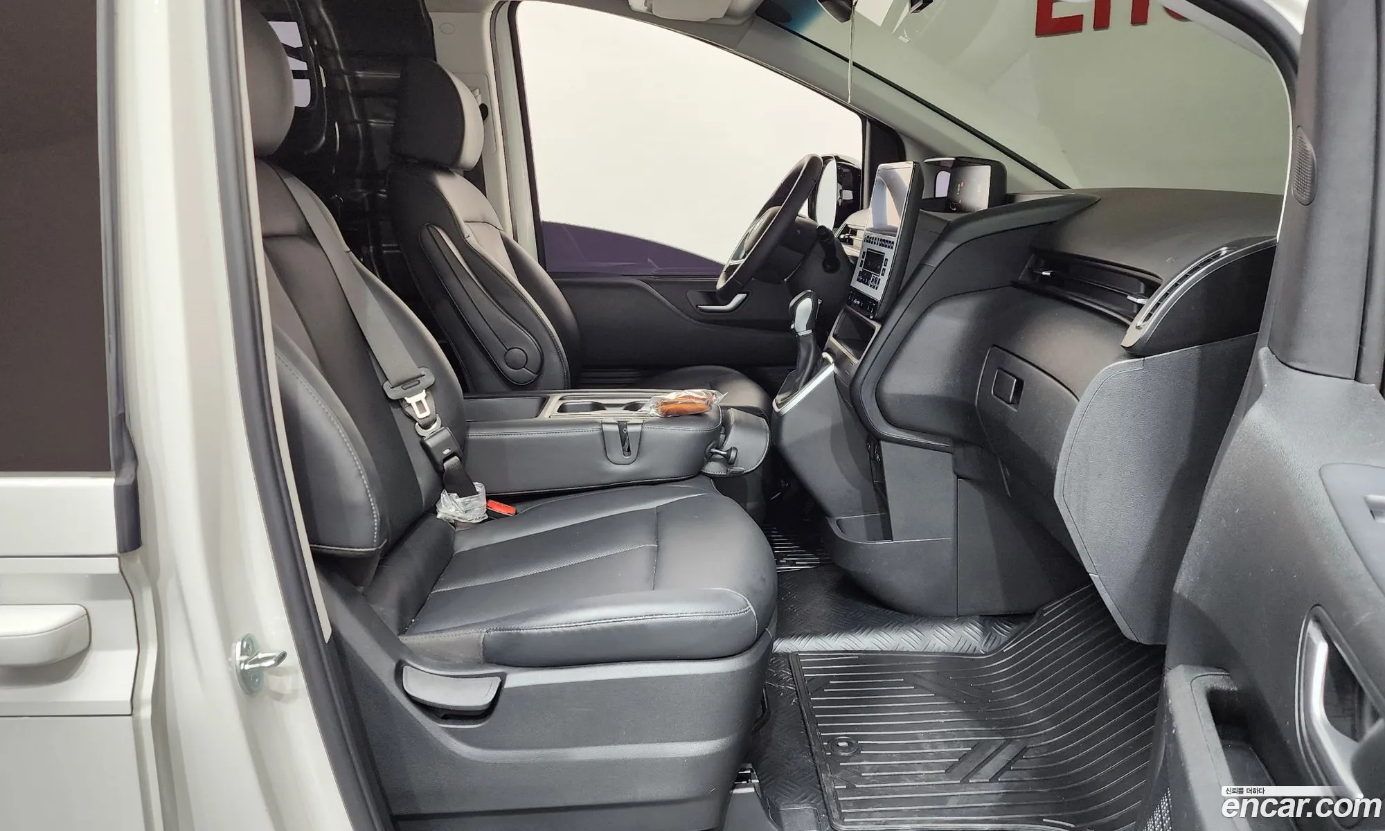Hyundai Staria 2023 — 15