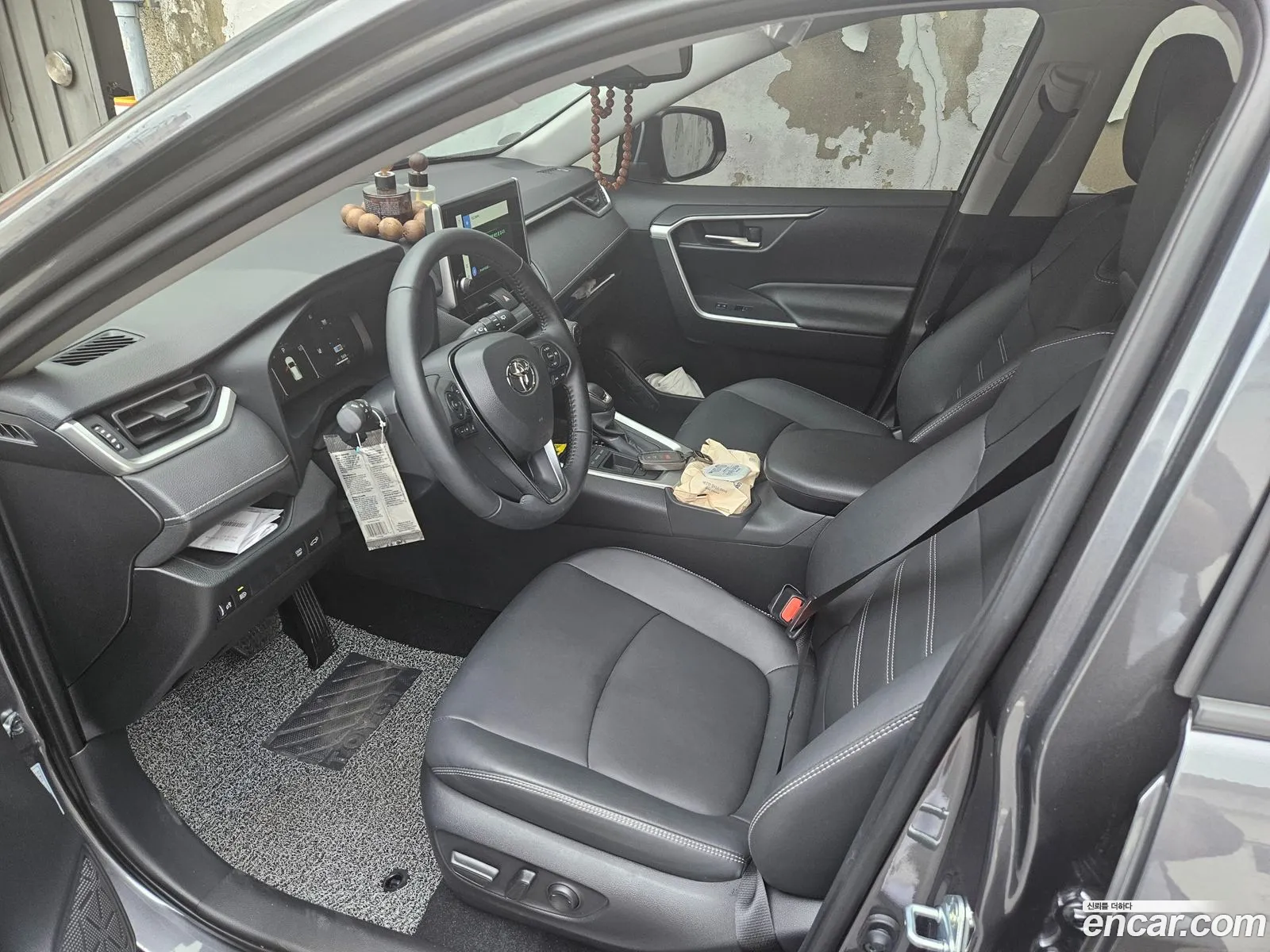 Toyota RAV4 2025 — 7