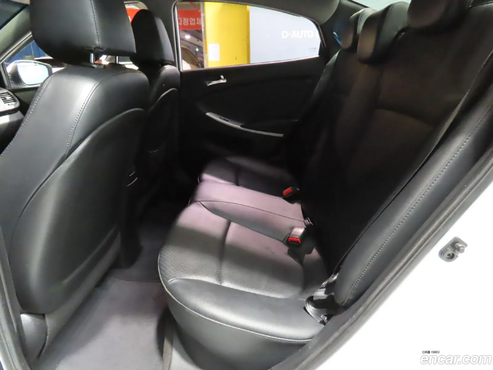 Hyundai Accent 2013 — 17