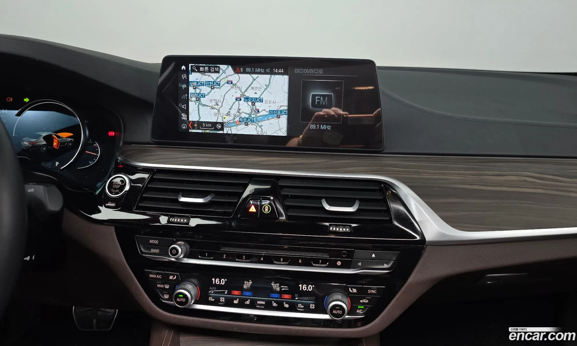 BMW 5 Series 2017 WBAJD9104JG971844 — 30