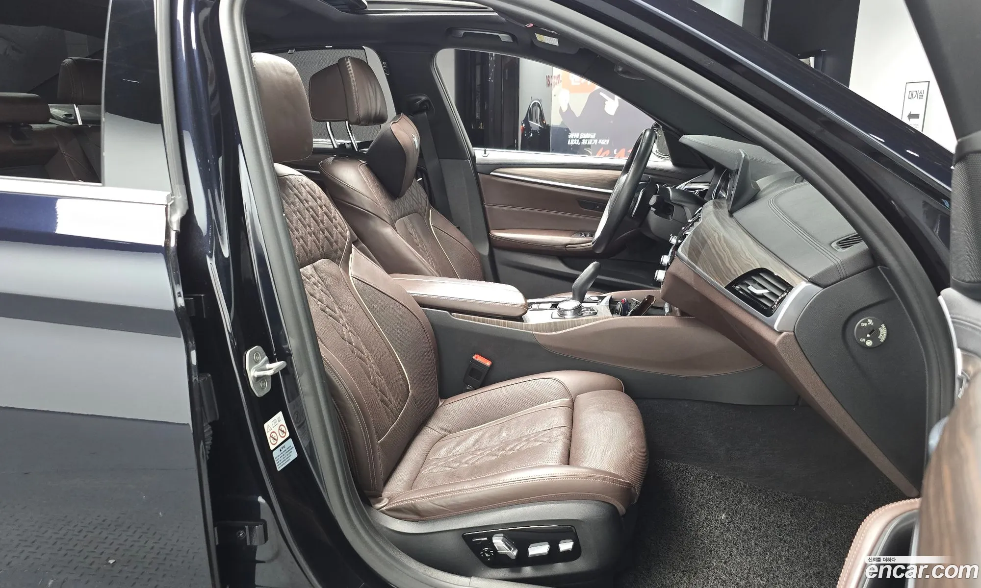 BMW 5 Series 2017 WBAJD9104JG971844 — 10