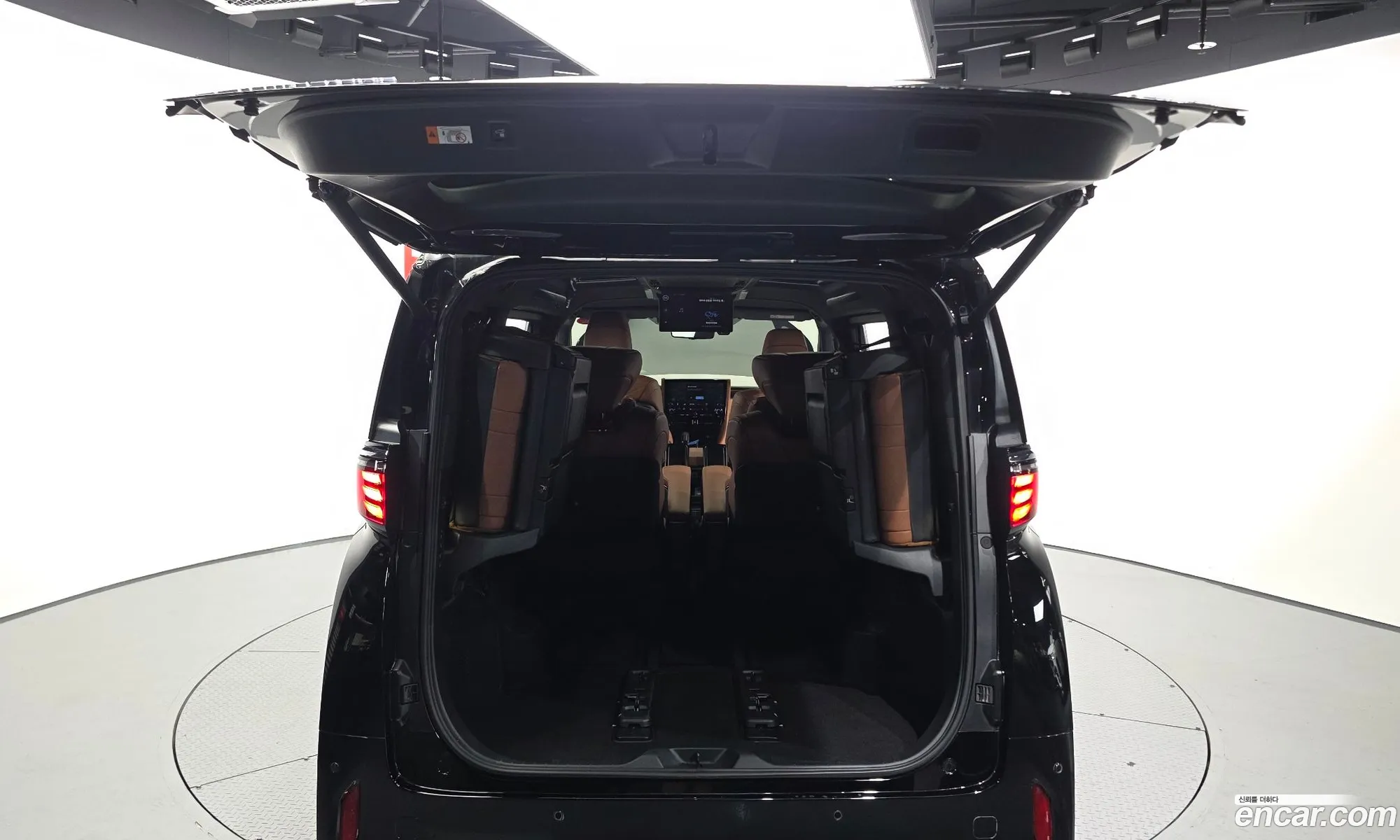 Toyota Alphard 2025 — 27