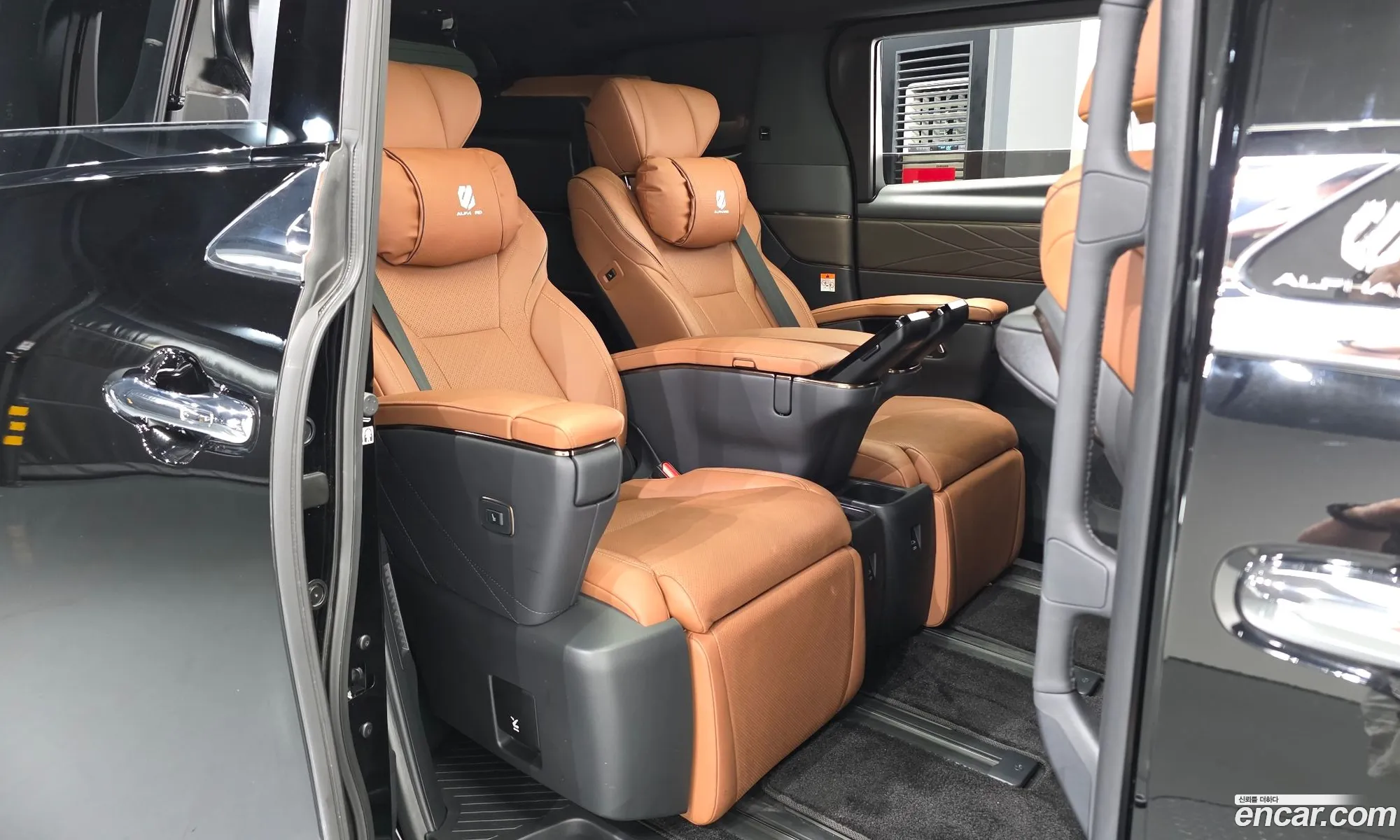 Toyota Alphard 2025 — 24