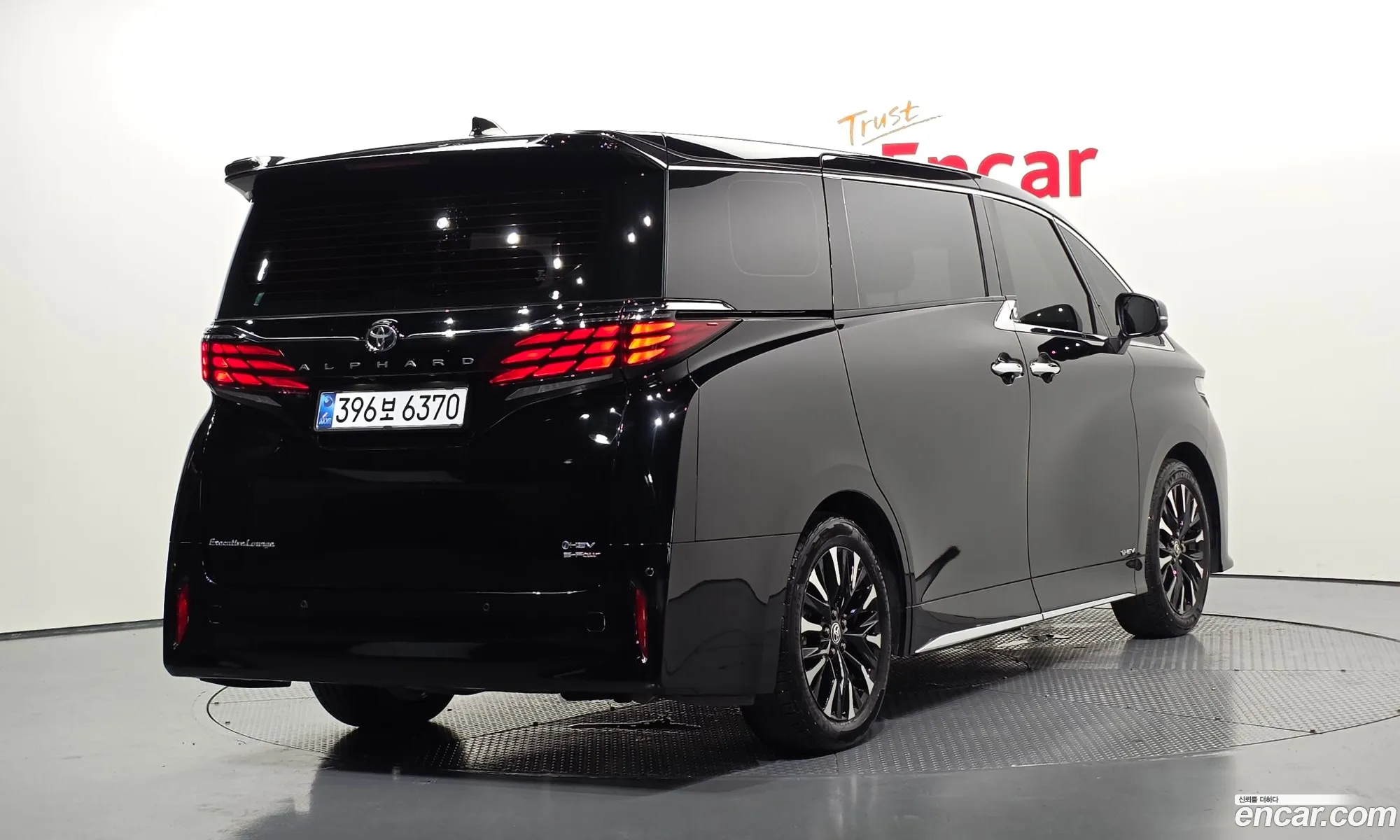Toyota Alphard 2025 — 32