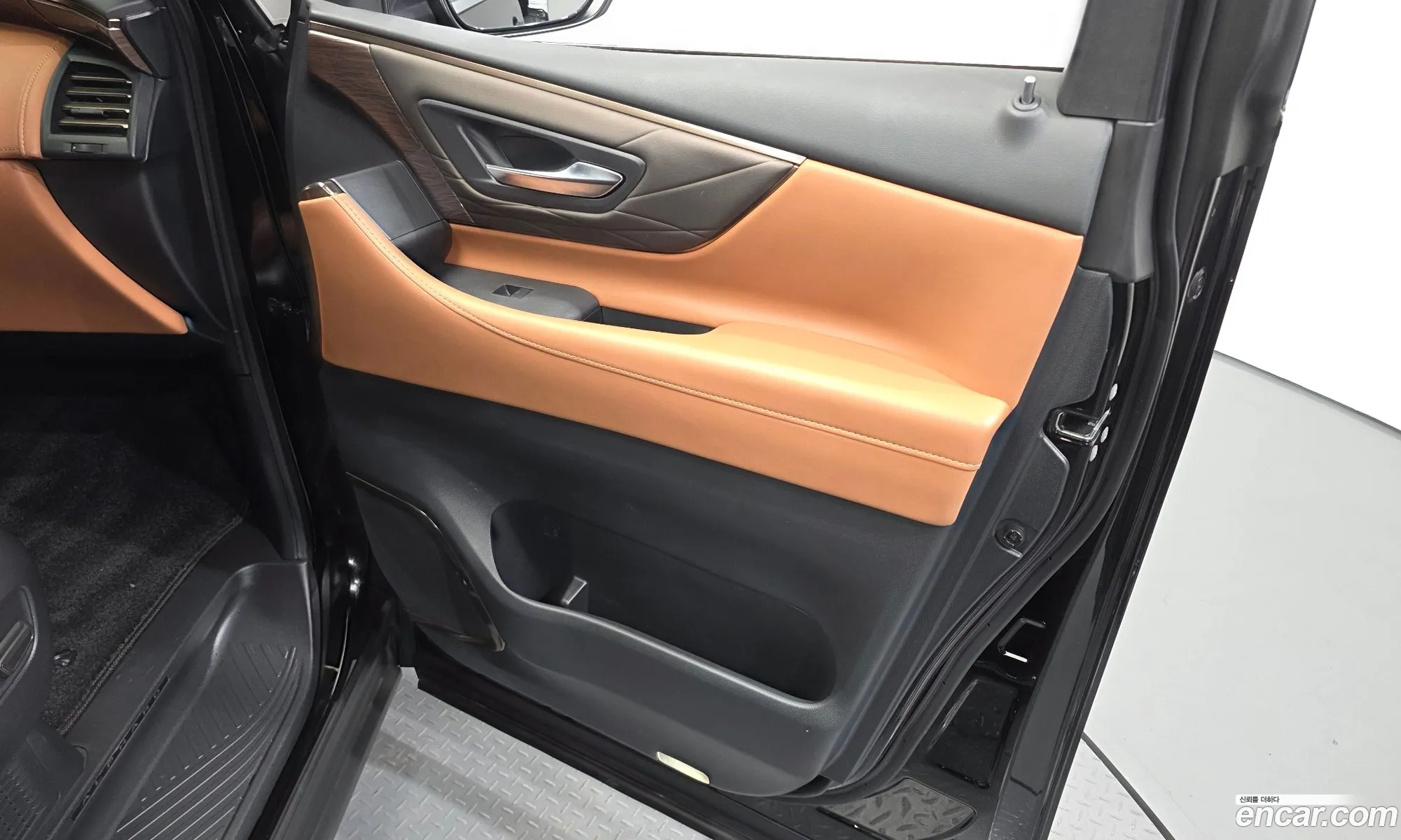 Toyota Alphard 2025 — 16