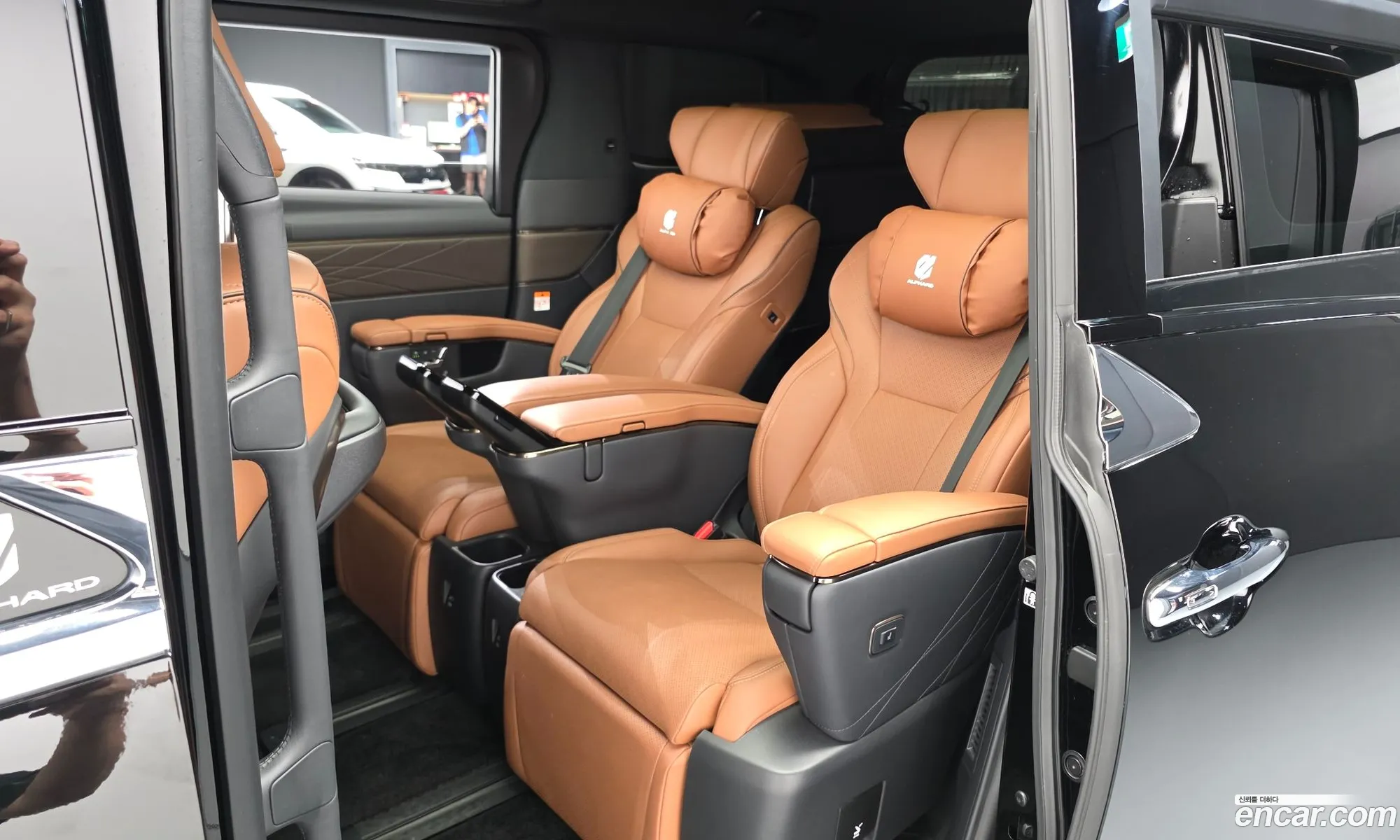 Toyota Alphard 2025 — 26