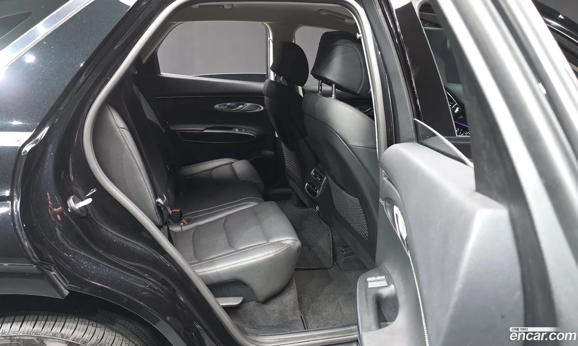 Genesis GV70 2021 KMTMA81BBNU055381 — 18