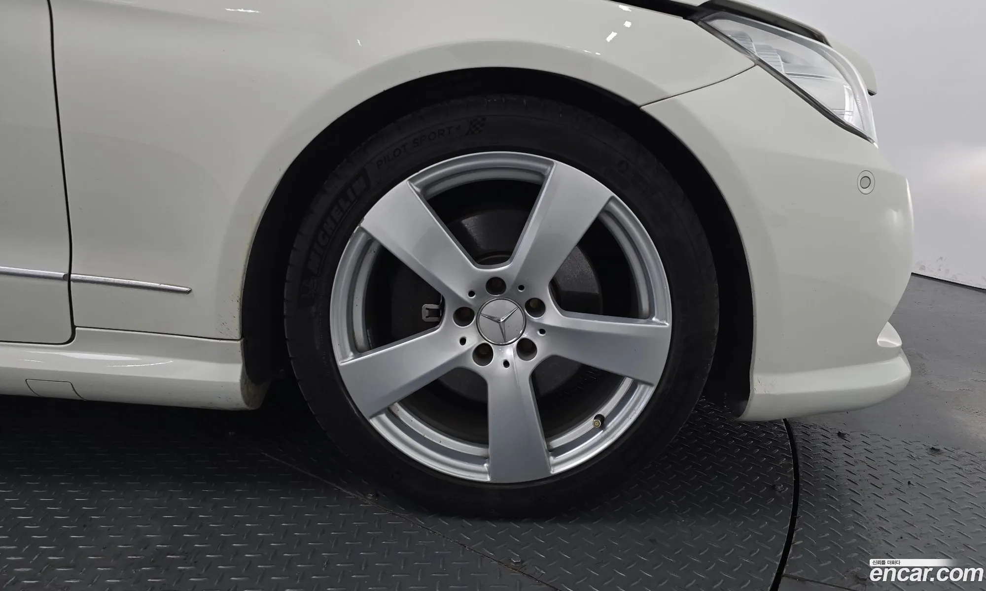 Mercedes-Benz E-Class W212 2010 WDDKJ5GB7BF091204 — 5