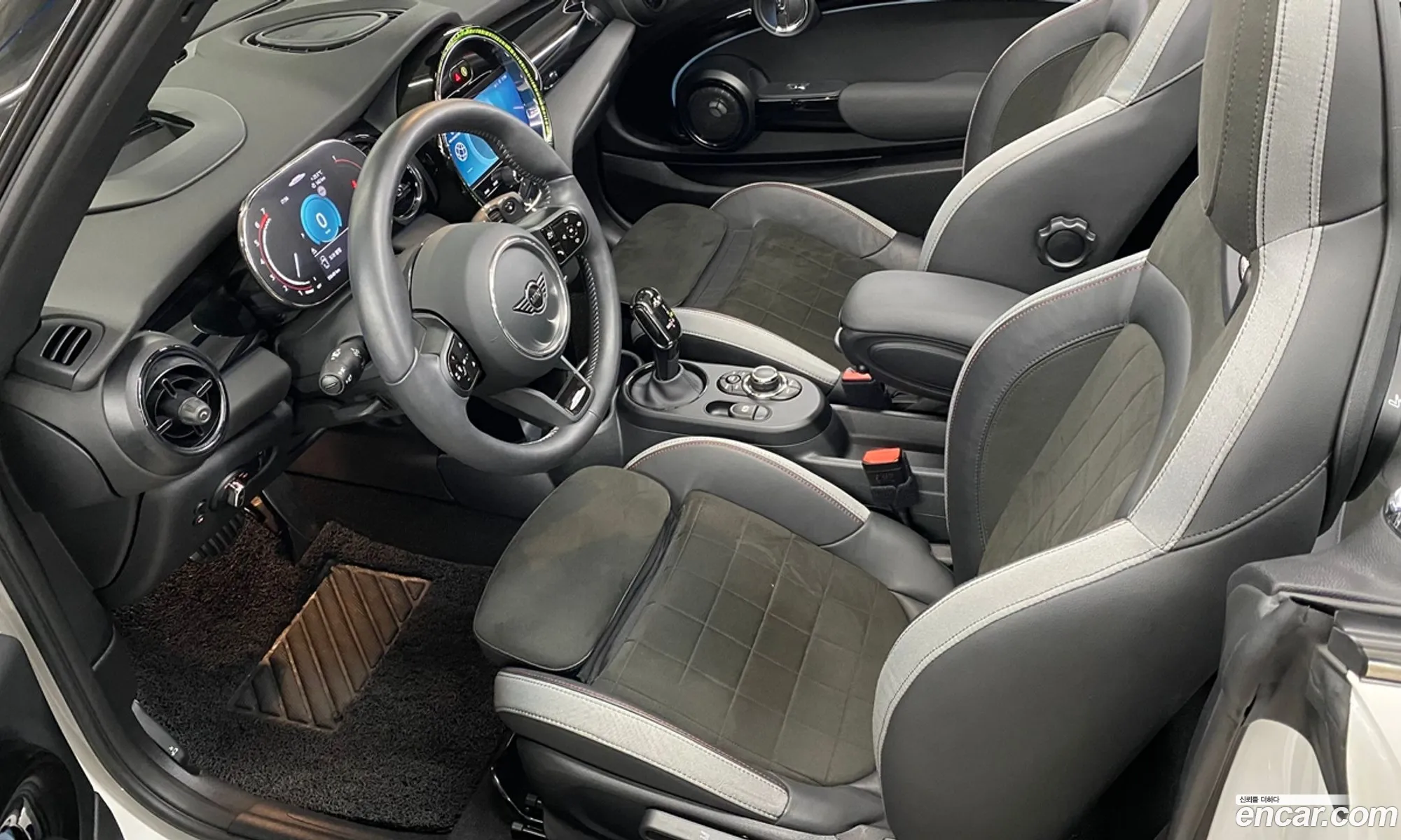 Mini Cooper S Convertible 2024 — 4