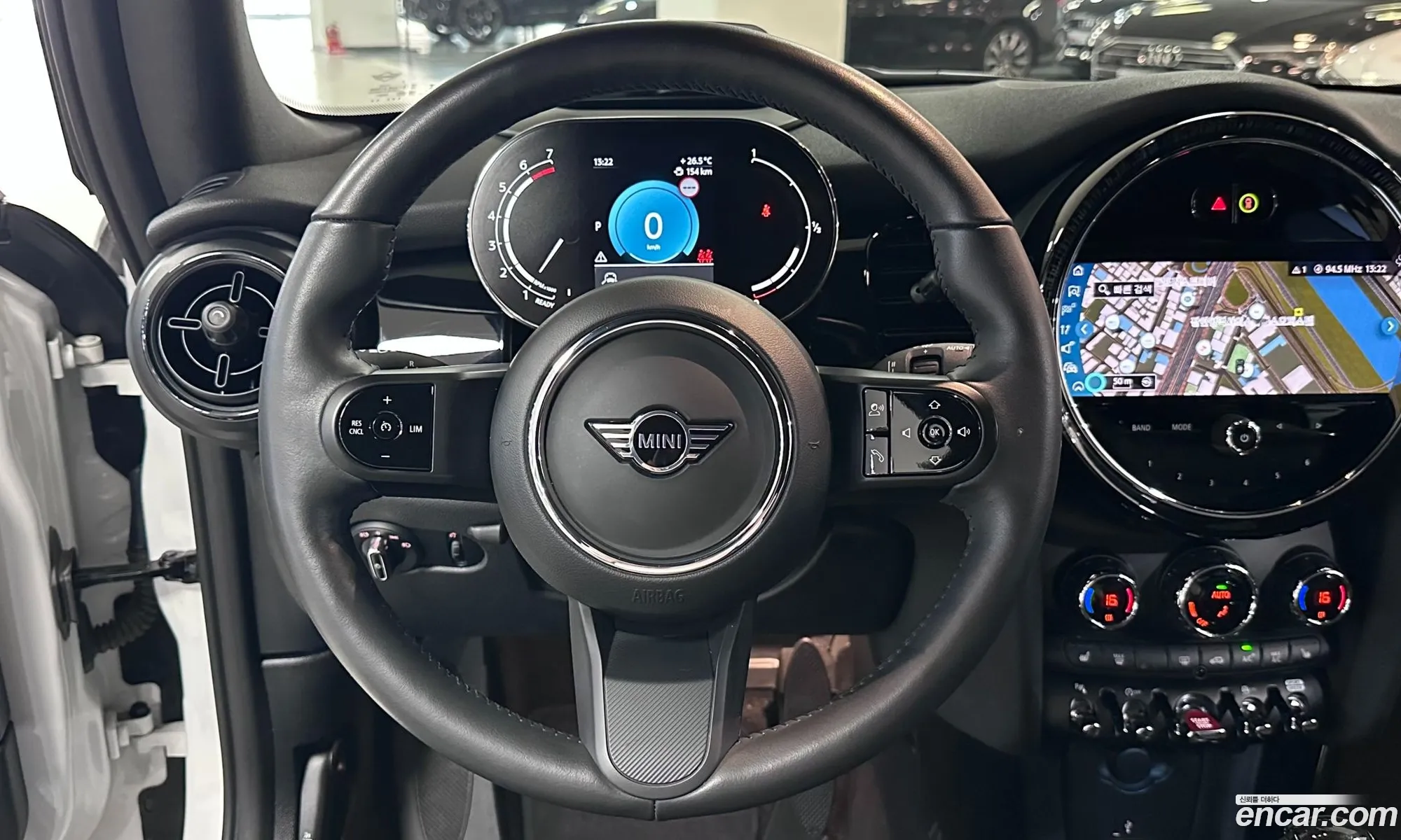 Mini Cooper Convertible 2024 — 17