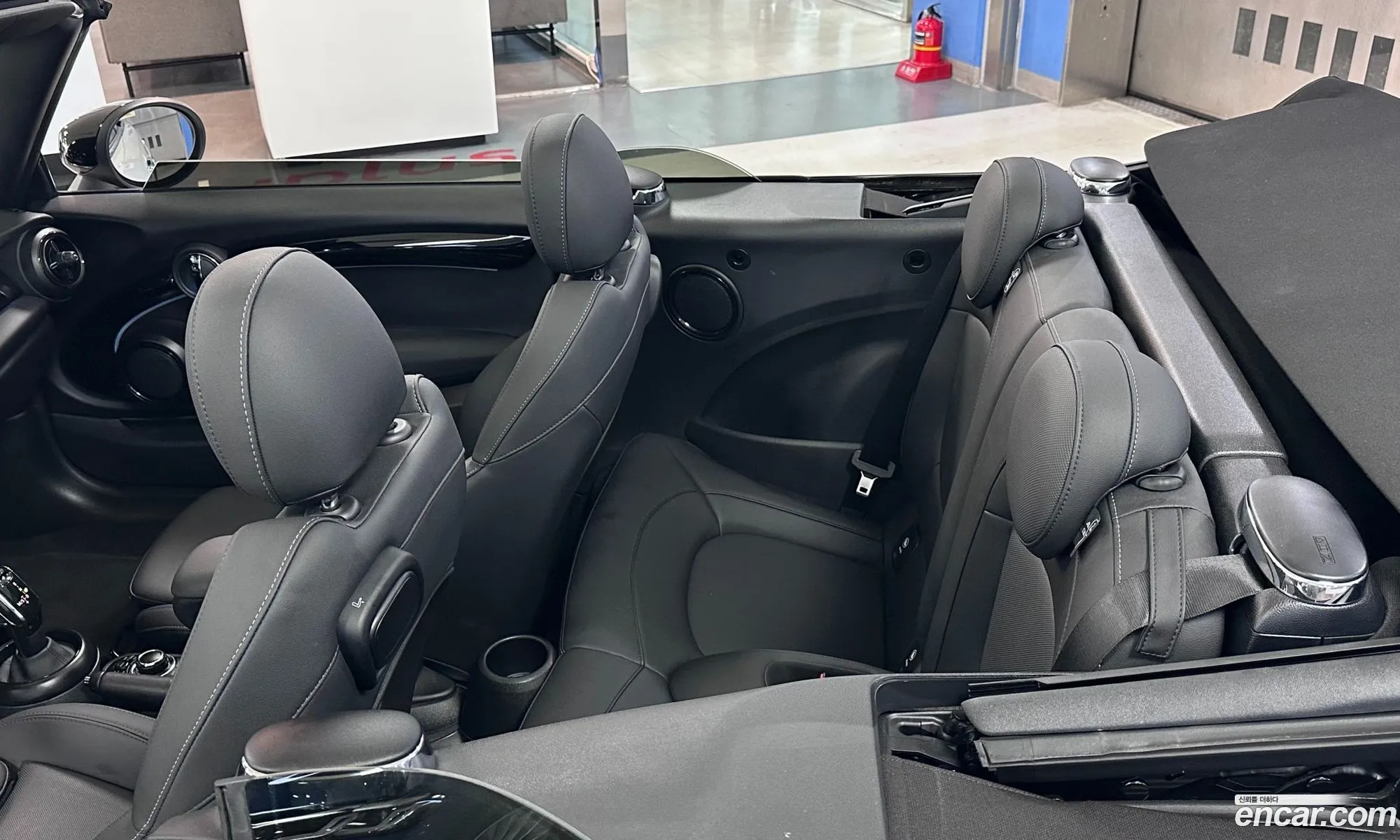 Mini Cooper Convertible 2024 — 4