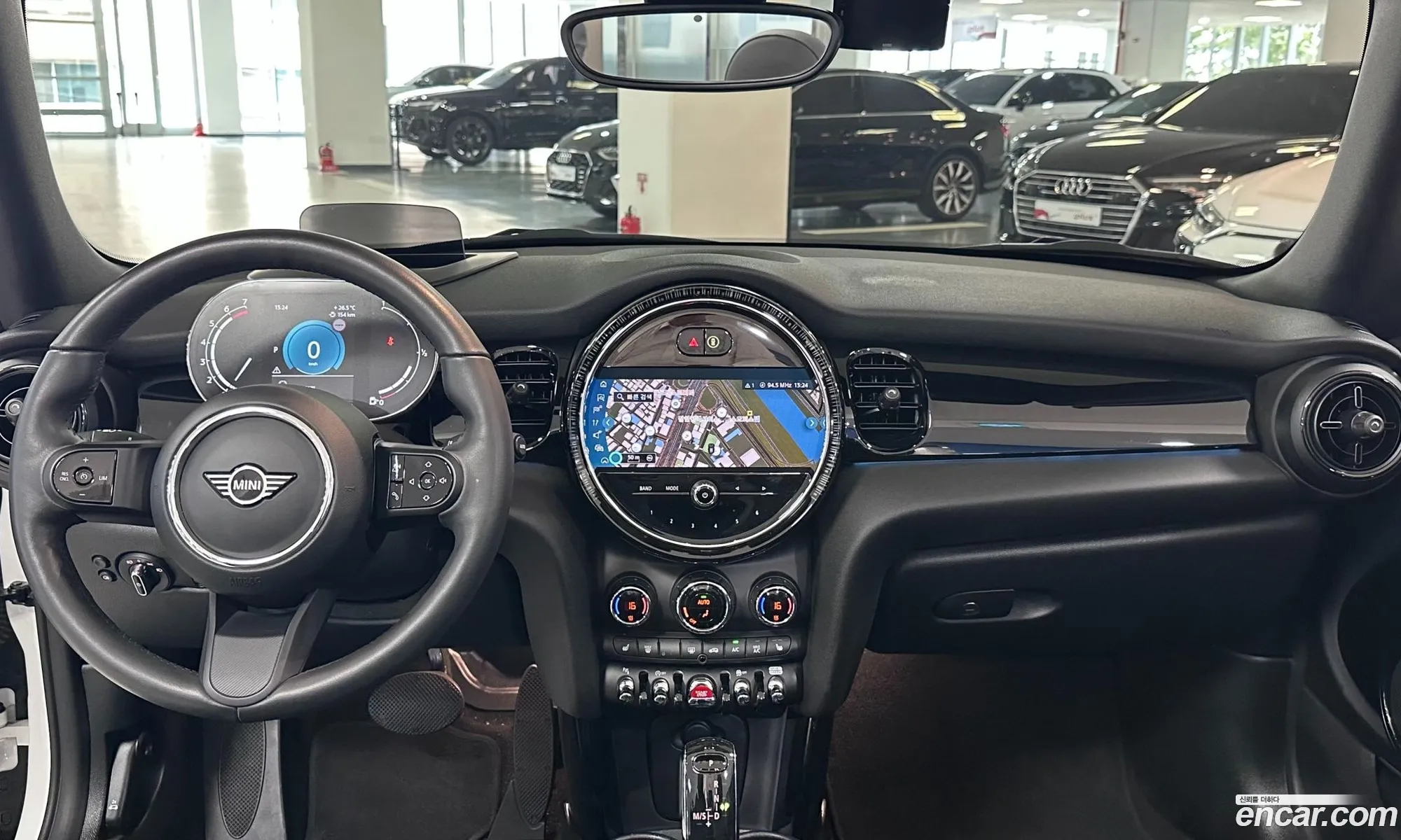 Mini Cooper Convertible 2024 — 13