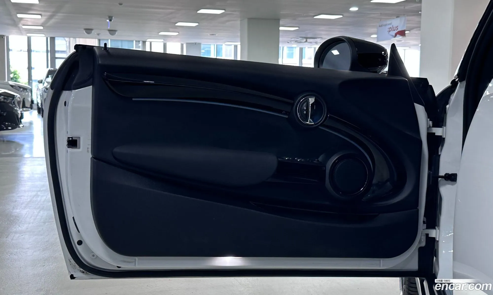 Mini Cooper Convertible 2024 — 10