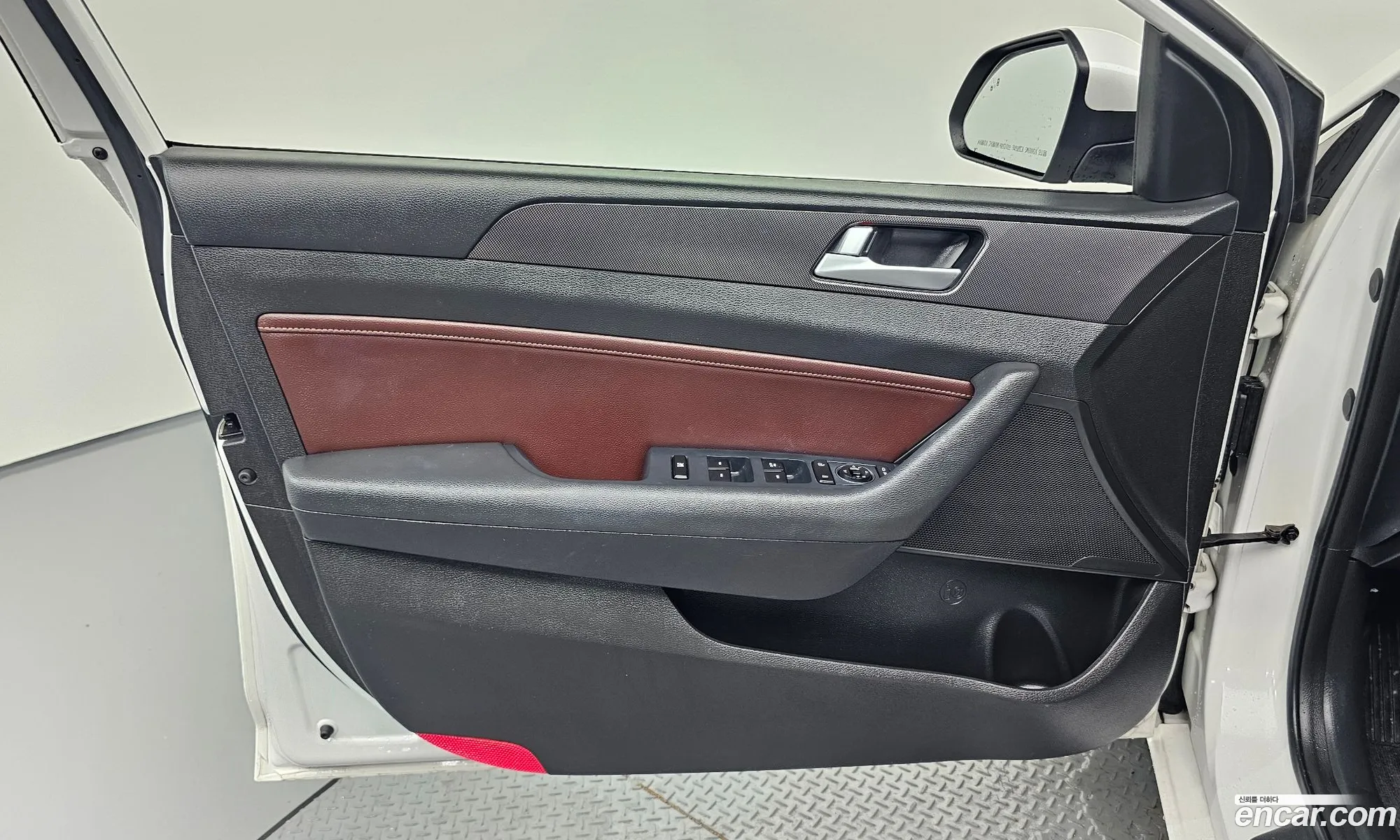 Hyundai LF Sonata 2017 — 22