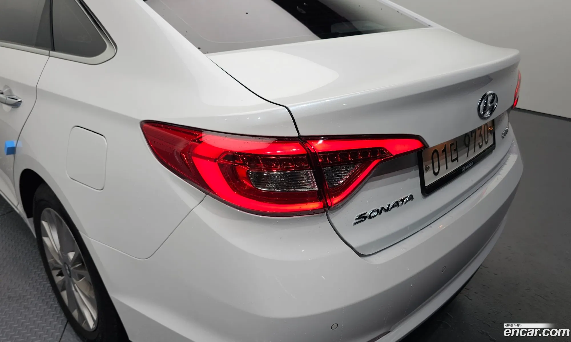 Hyundai LF Sonata 2017 — 14