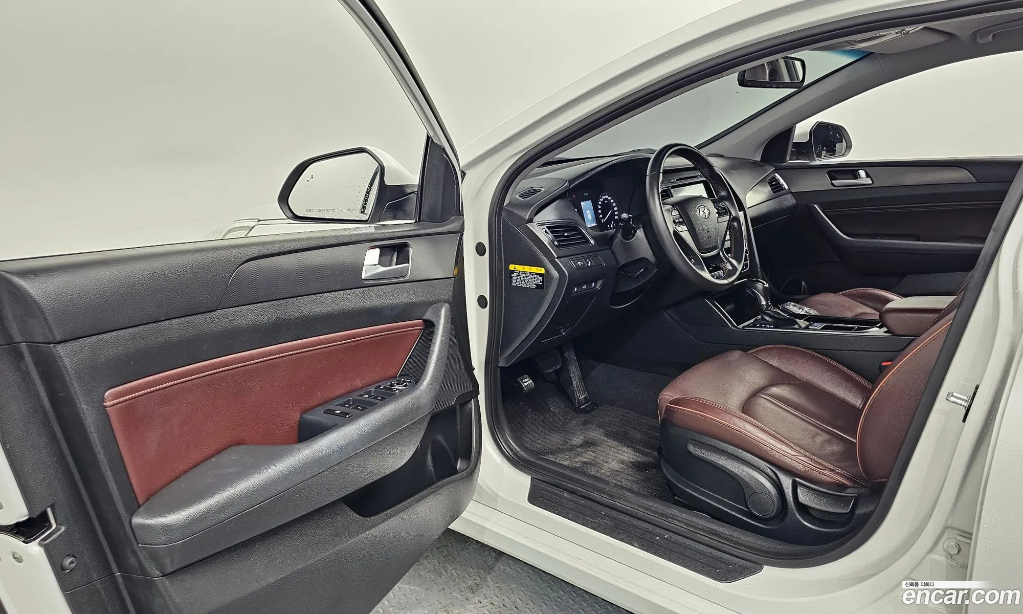 Hyundai LF Sonata 2017 — 21