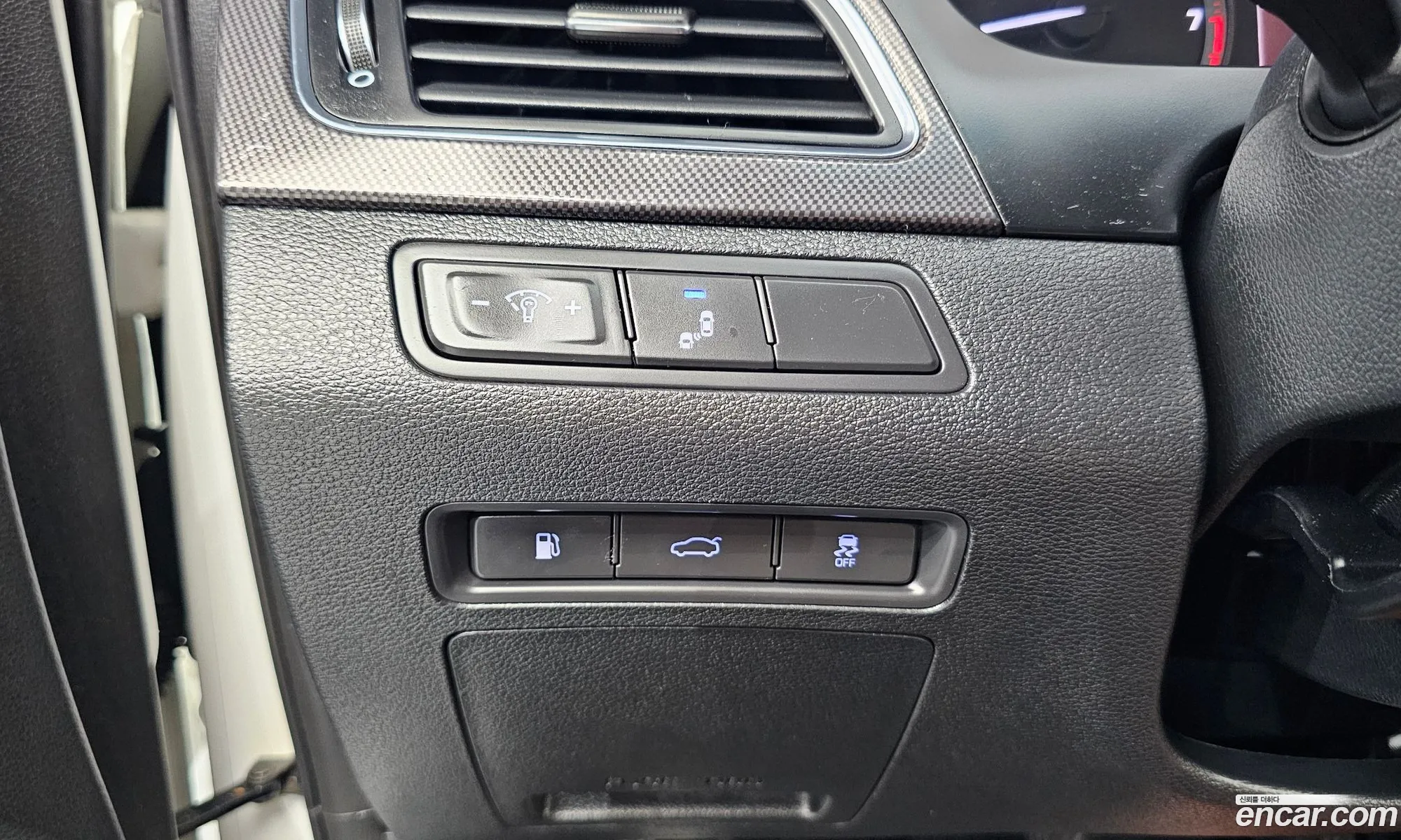 Hyundai LF Sonata 2017 — 24