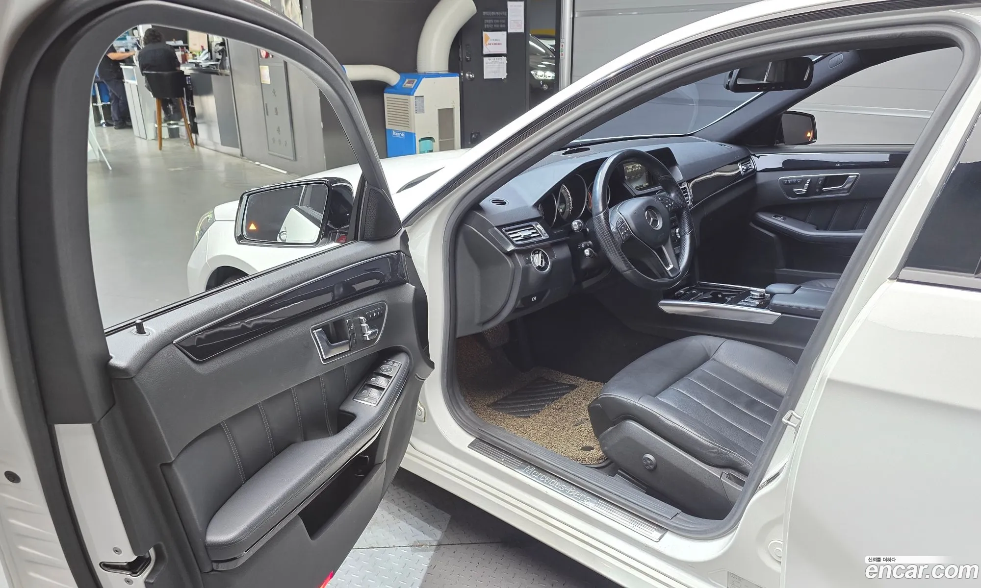 Mercedes-Benz E-Class W212 2015 WDDHF0AB7GB291599 — 10