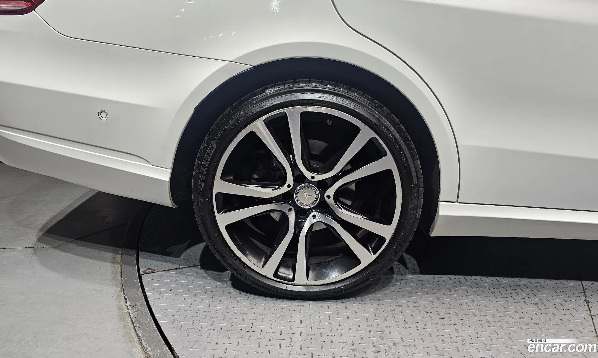 Mercedes-Benz E-Class W212 2015 WDDHF0AB7GB291599 — 20