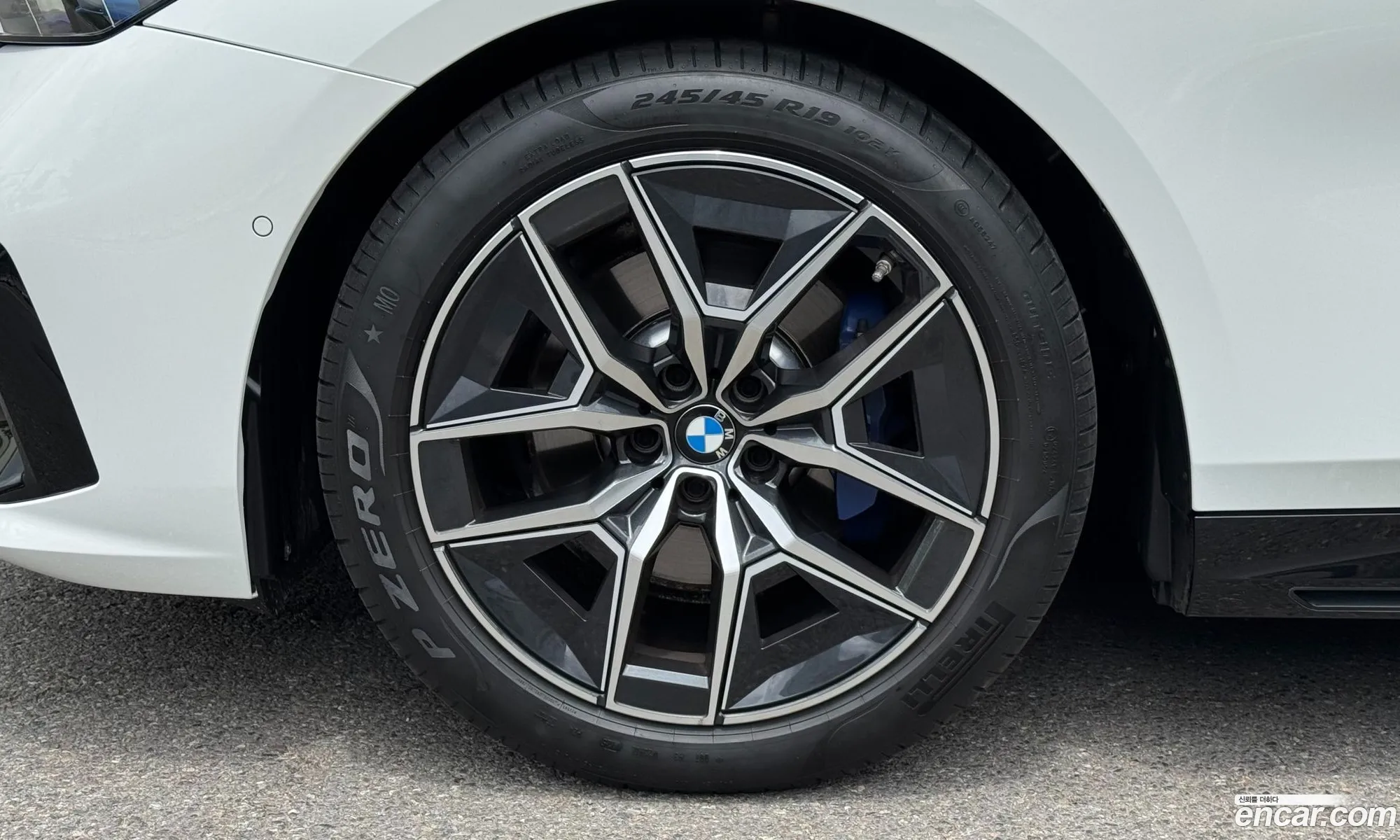 BMW 5 Series 2025 — 16