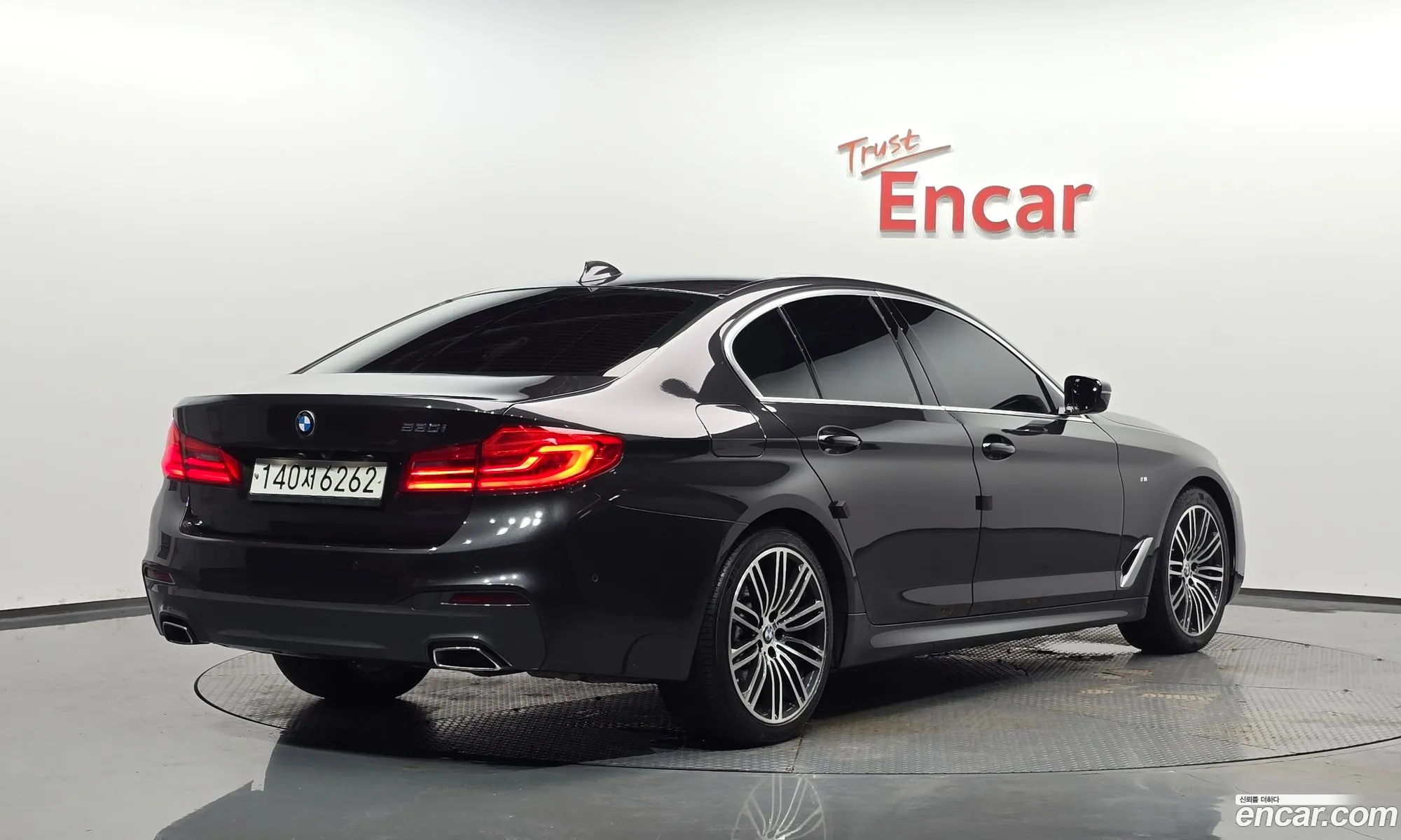 BMW 5 Series 2019 — 17